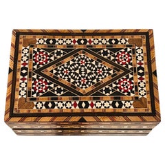 Intarsienkästchen aus Holz mit Mosaikeinlagen aus Knochen, Naher Osten, ca. 1970er Jahre