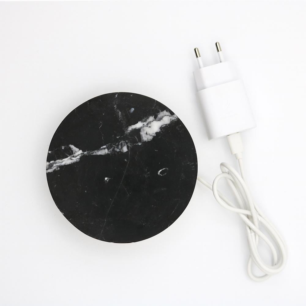 Minimaliste Base en marbre Marquinia, petite, chargeur sans fil 15W en vente