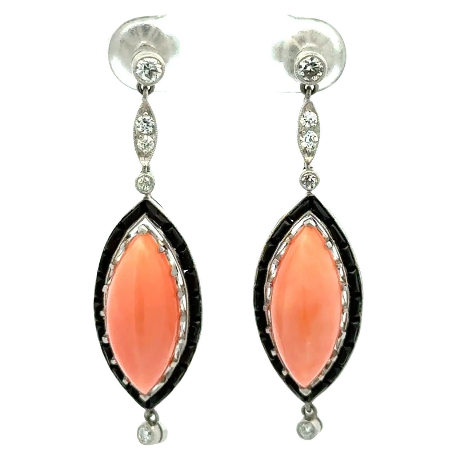 Pendientes de gota vintage de platino con coral marqués piel de ángel, ónix y diamantes