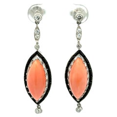 Pendientes de gota vintage de platino con coral marqués piel de ángel, ónix y diamantes