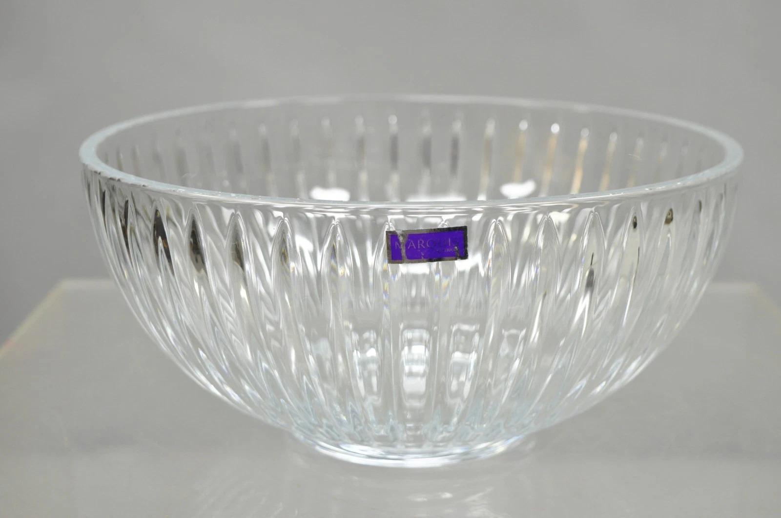 Marquis by Waterford Glass 10 inch Bezel Fruit Bowl Cut Crystal in scatola. Circa alla fine del XX secolo. Misure: 4,5
