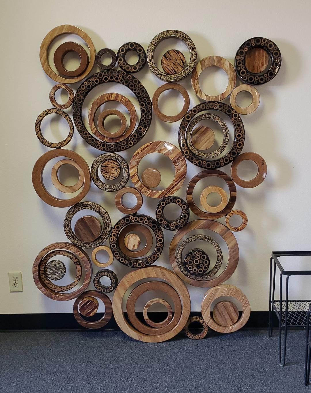 Marquis collection of Beverly hills large circular collage of inlaid natural fossils, stones and seashells wall art sculpture.

This large gorgeous piece of wall art by marquis collection of Beverly hills is
of natural finishes.

This is a