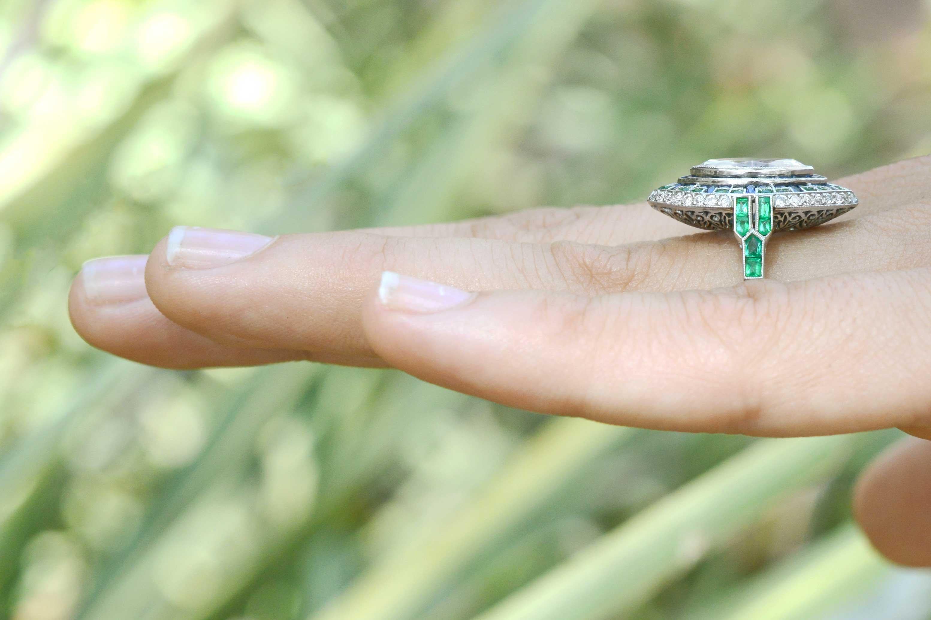 Verlobungsring, Art déco, 4,56 Karat Diamant, Saphir und Smaragd, GIA-zertifiziert im Zustand „Neu“ im Angebot in Santa Barbara, CA