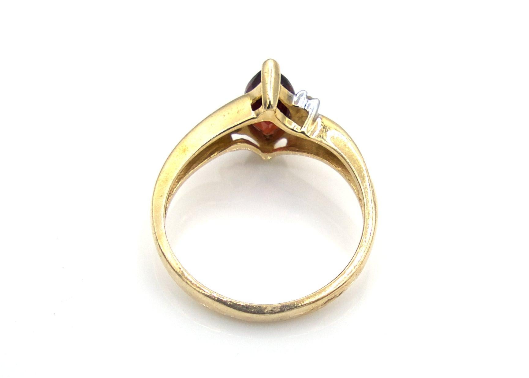 Ring mit Granat im Marquis-Stil (Zeitgenössisch) im Angebot