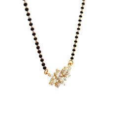 Collar vintage de oro con racimo de diamantes marqués y pera y cuentas de ónice