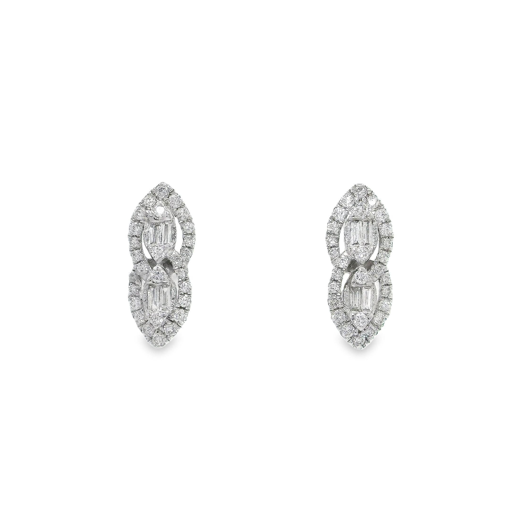Contemporaneo Orecchini con diamante aureolato a forma di marchese in oro bianco 18 carati in vendita