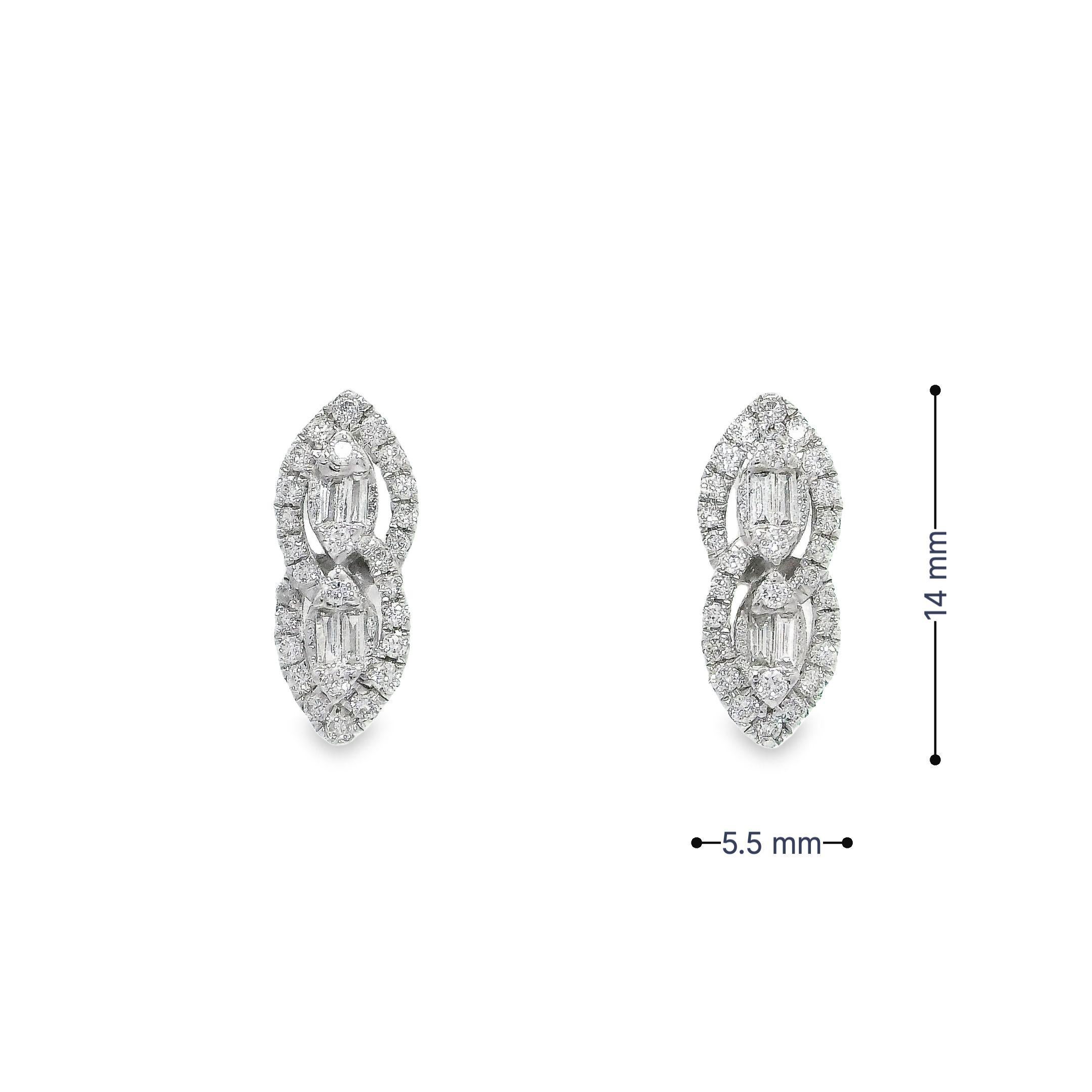 Taglio rotondo Orecchini con diamante aureolato a forma di marchese in oro bianco 18 carati in vendita