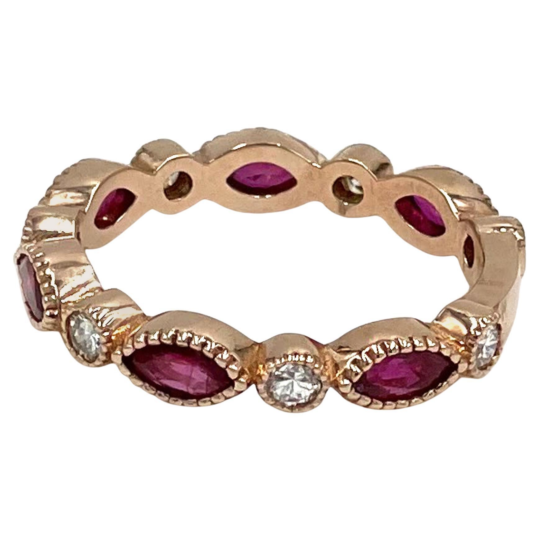 Marquise 1,16 Karat Rubine und runde Diamanten Ewigkeitsring in 14K Rose Gold