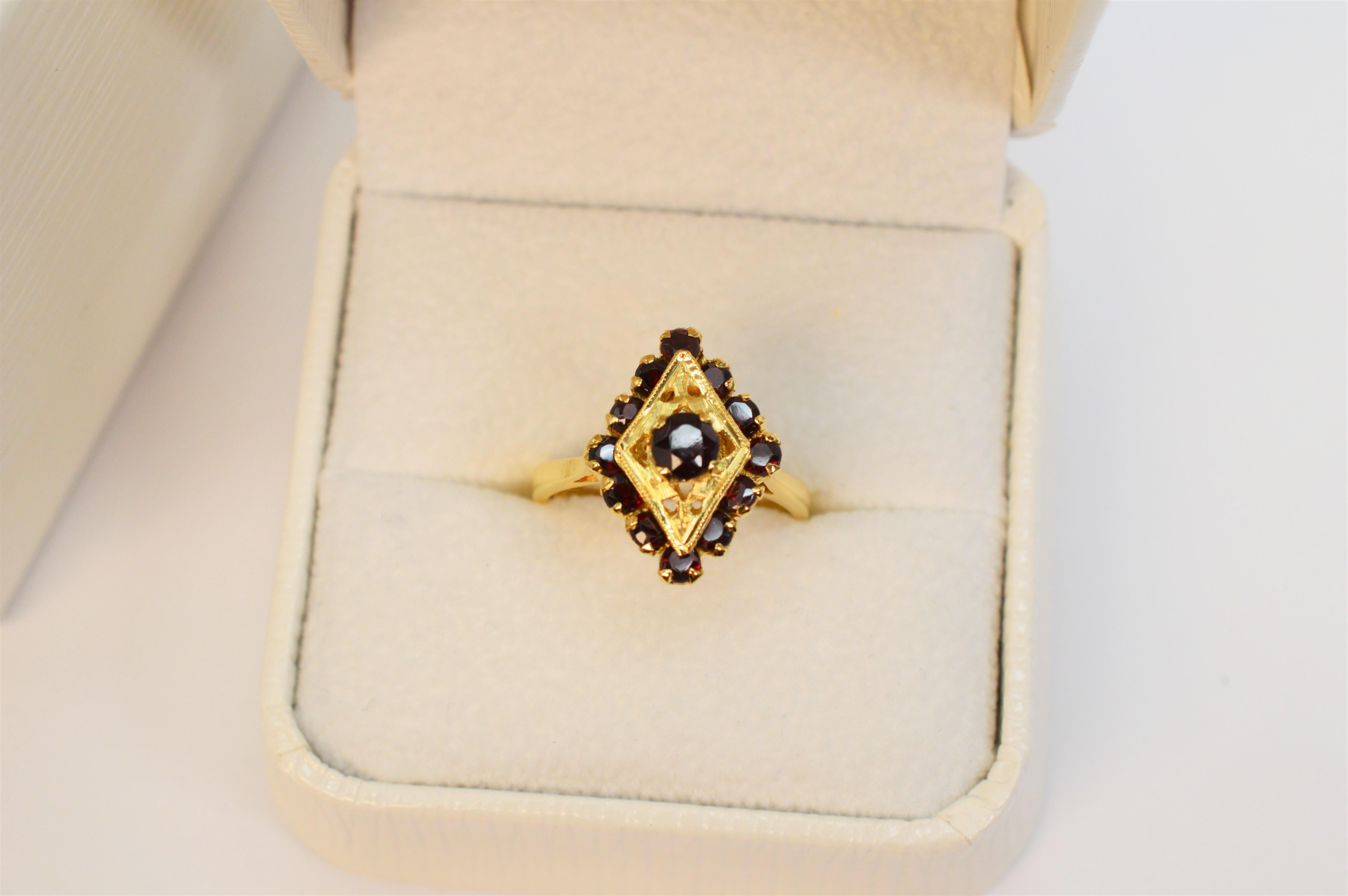 Marquise 18 Karat Yellow Gold Garnet Ring For Sale 5