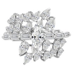 Bague de cocktail en or blanc 18 carats, sertie de diamants taille marquise et baguette d'un poids total de 2,70 carats