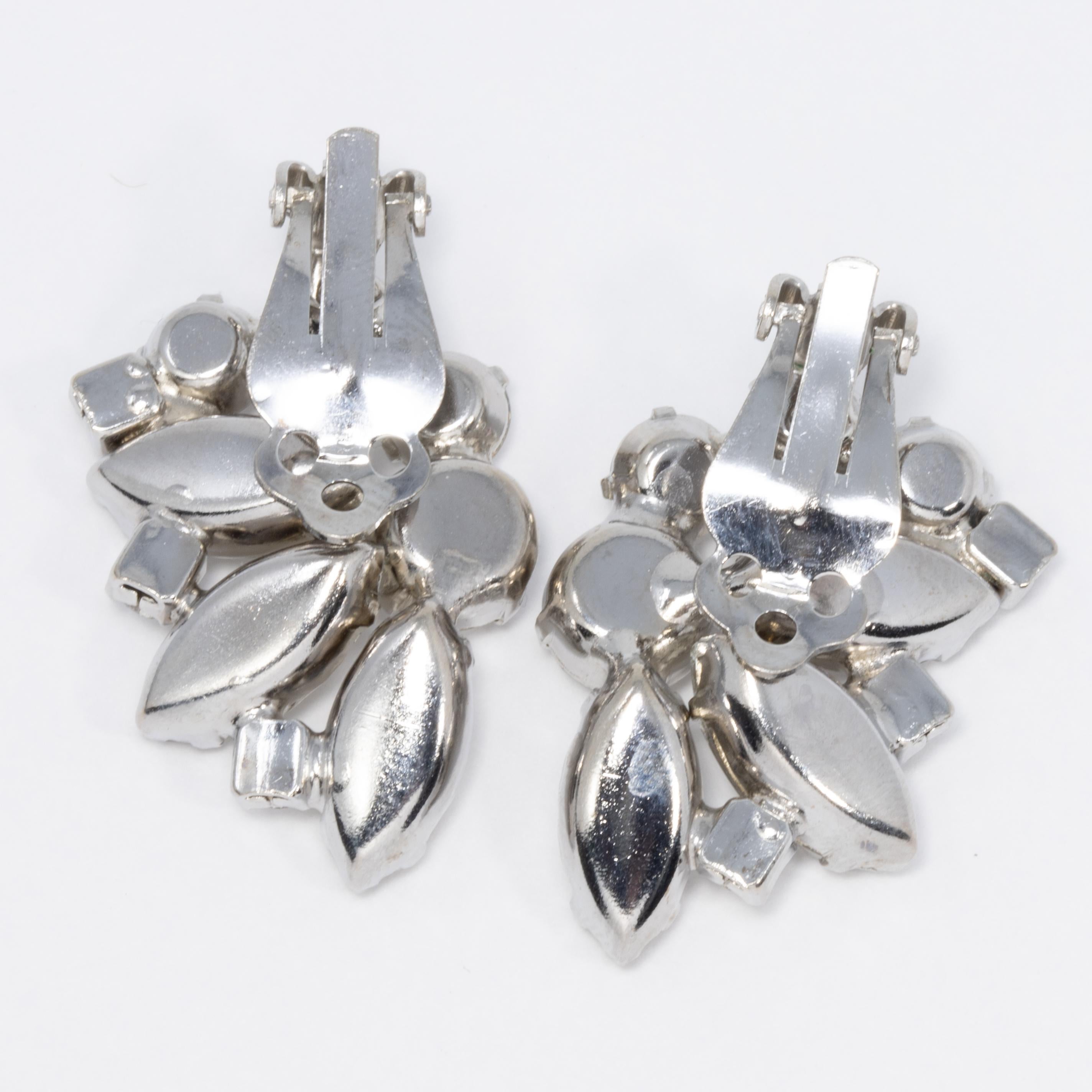 Marquise- und runde Kristall-Cluster-Ohrringe und Anstecknadel in Silber, Vintage im Angebot 2