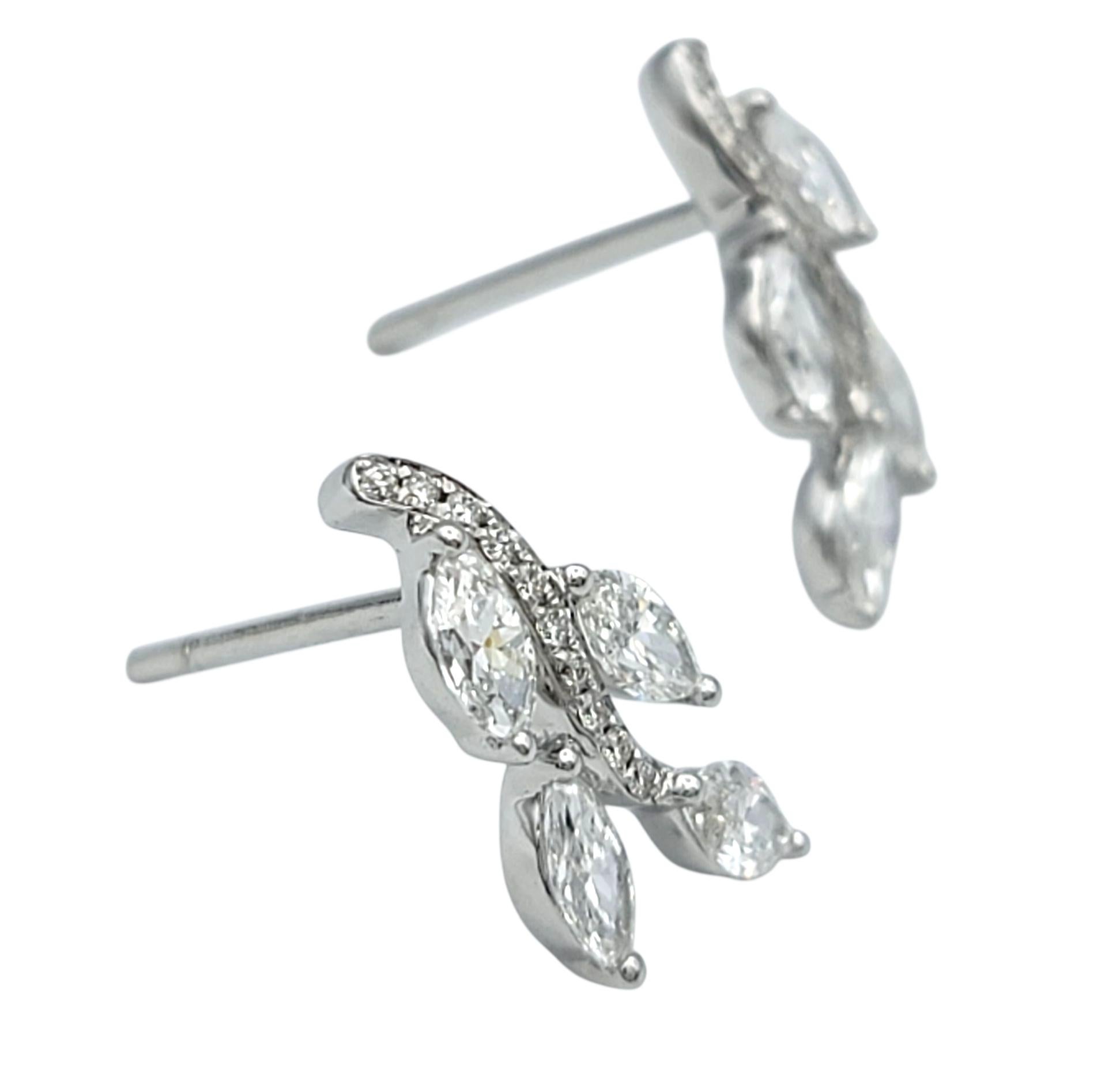 Pendientes de oro blanco de 18 quilates con motivo de hoja de diamantes talla marquesa y redonda Contemporáneo en venta