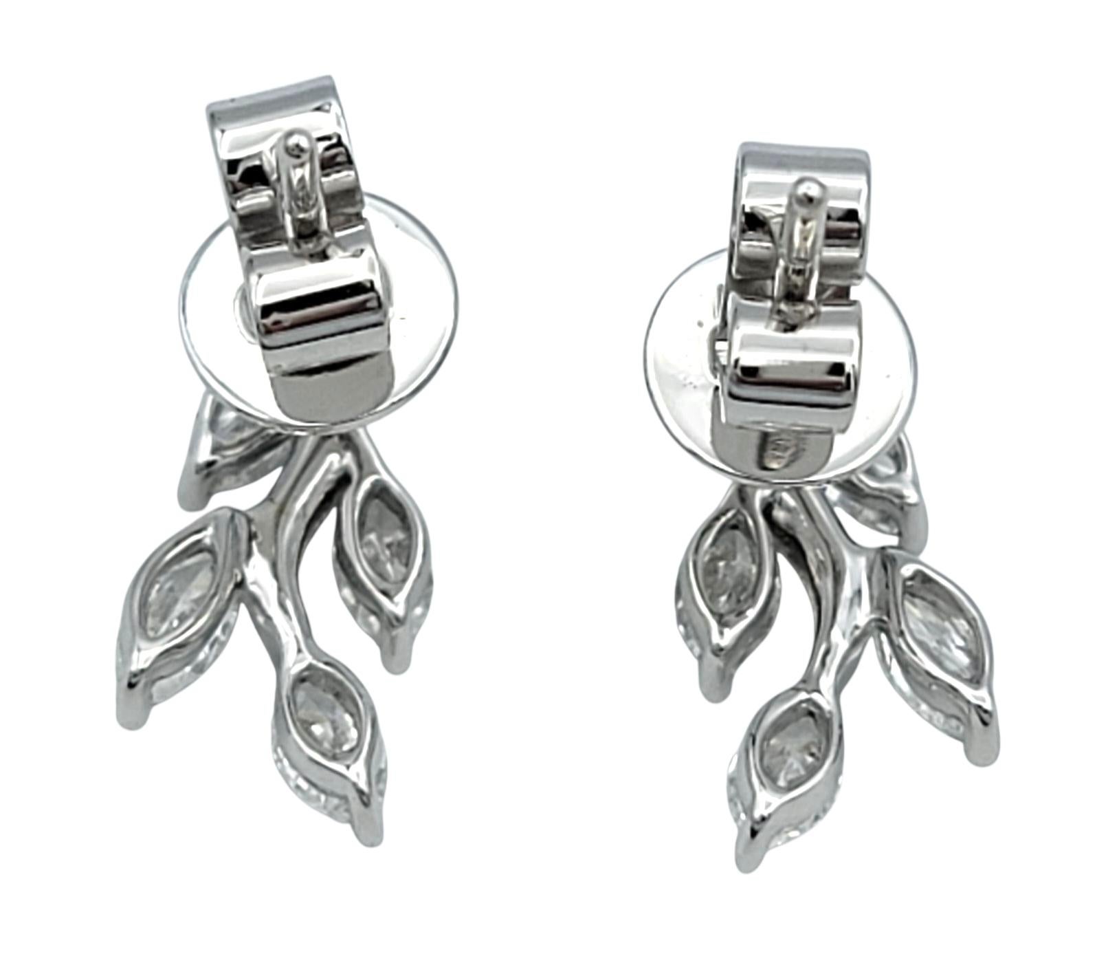 Pendientes de oro blanco de 18 quilates con motivo de hoja de diamantes talla marquesa y redonda en Bueno estado para la venta en Scottsdale, AZ