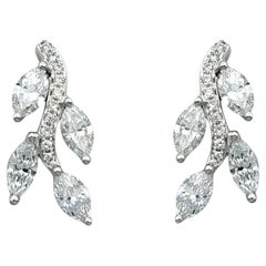 Pendientes de oro blanco de 18 quilates con motivo de hoja de diamantes talla marquesa y redonda