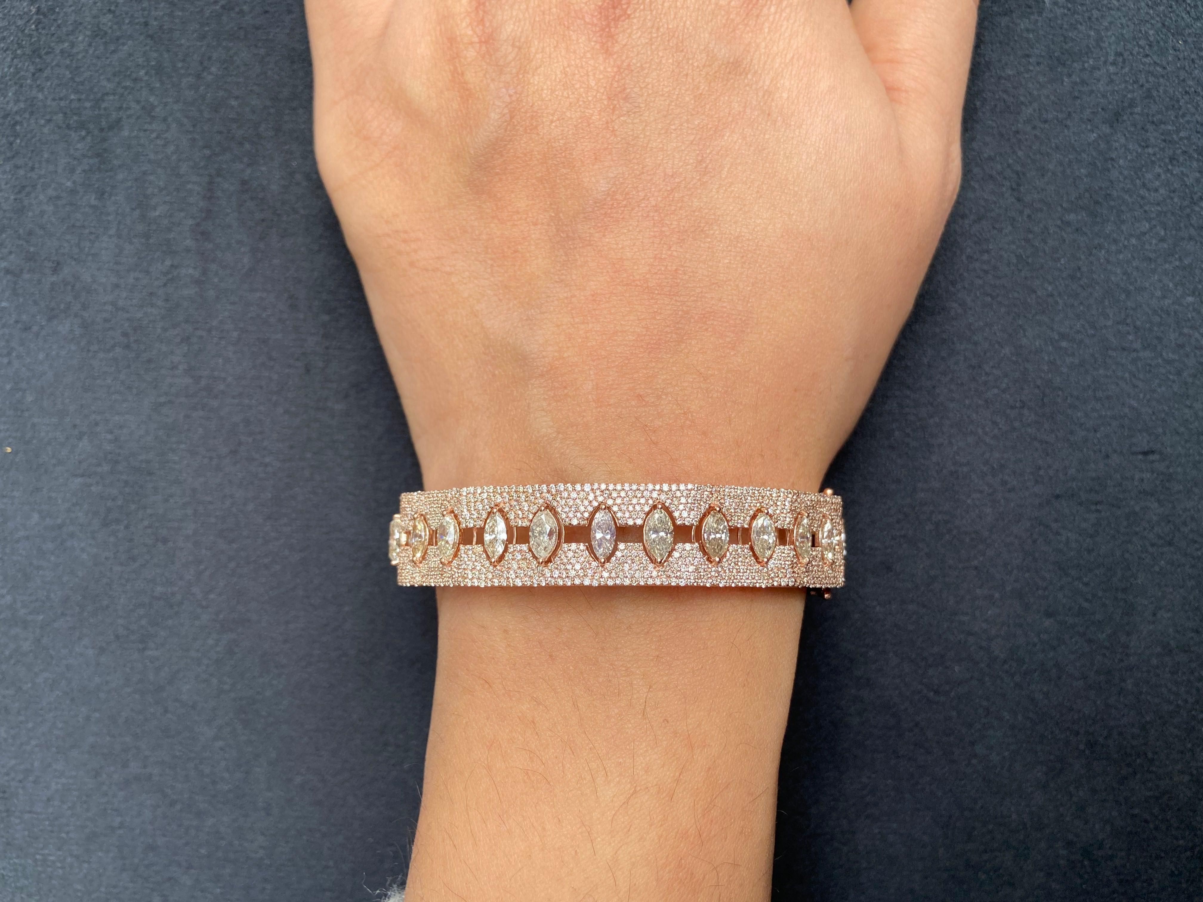 Armband aus massivem 18-karätigem Roségold mit marquisen und runden Diamanten verziert im Angebot 3