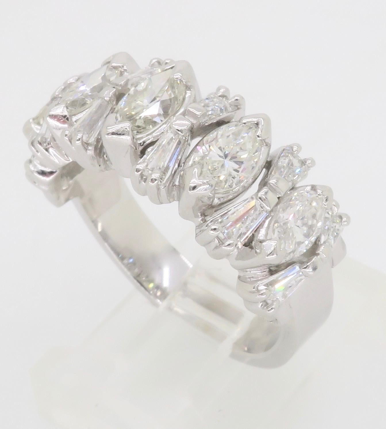 Marquise- und spitz zulaufender Baguette-Diamantring im Zustand „Neu“ in Webster, NY