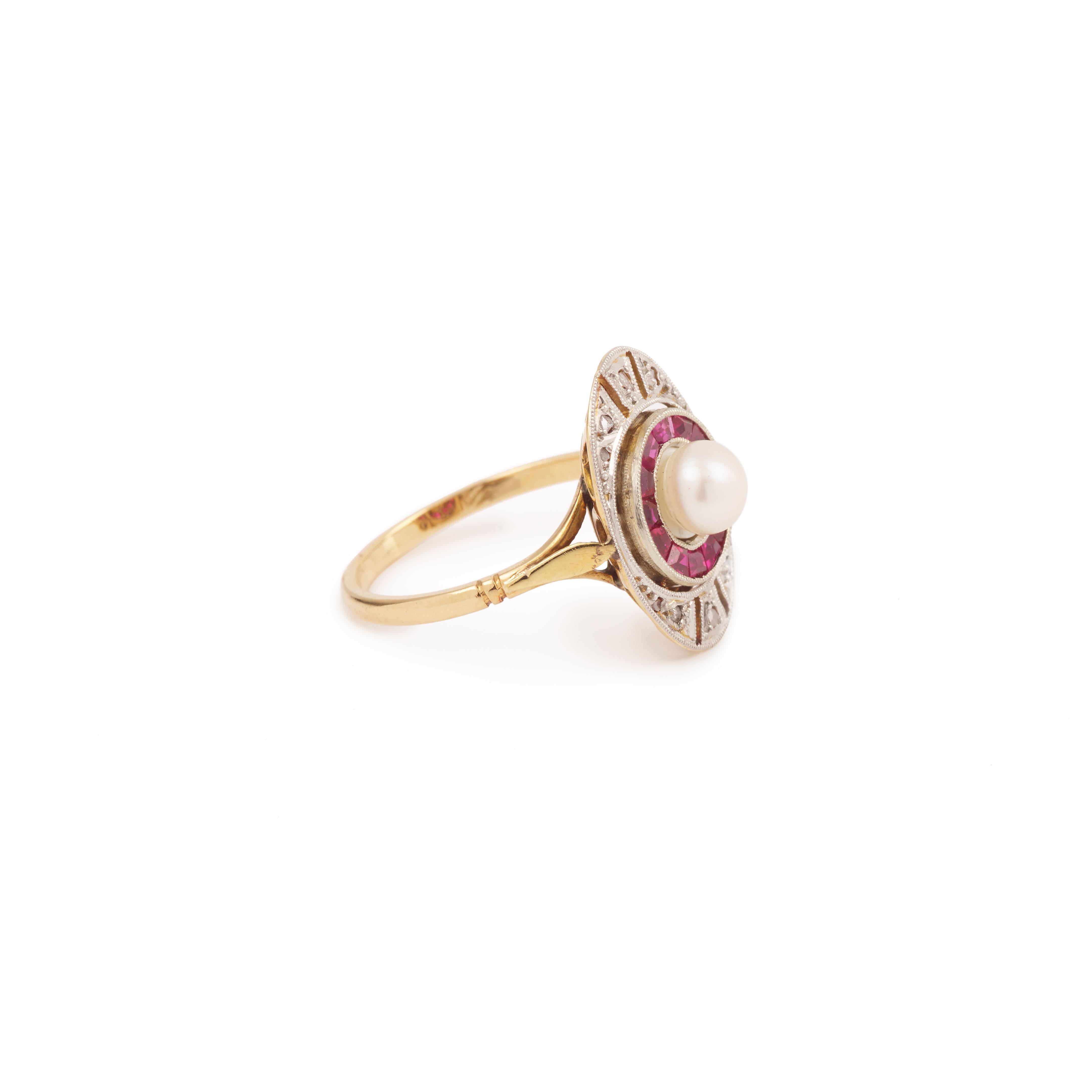 A fine and delicate gold and platinum art deco ring.

Set with a pearl, rubies and diamonds.

Dimensions of the marquise: 17 x 11.5 mm

Finger size: 52 (US: 6)

18-carat yellow gold, 750 / 000th (Eagle’s head hallmark)

France, circa 1930