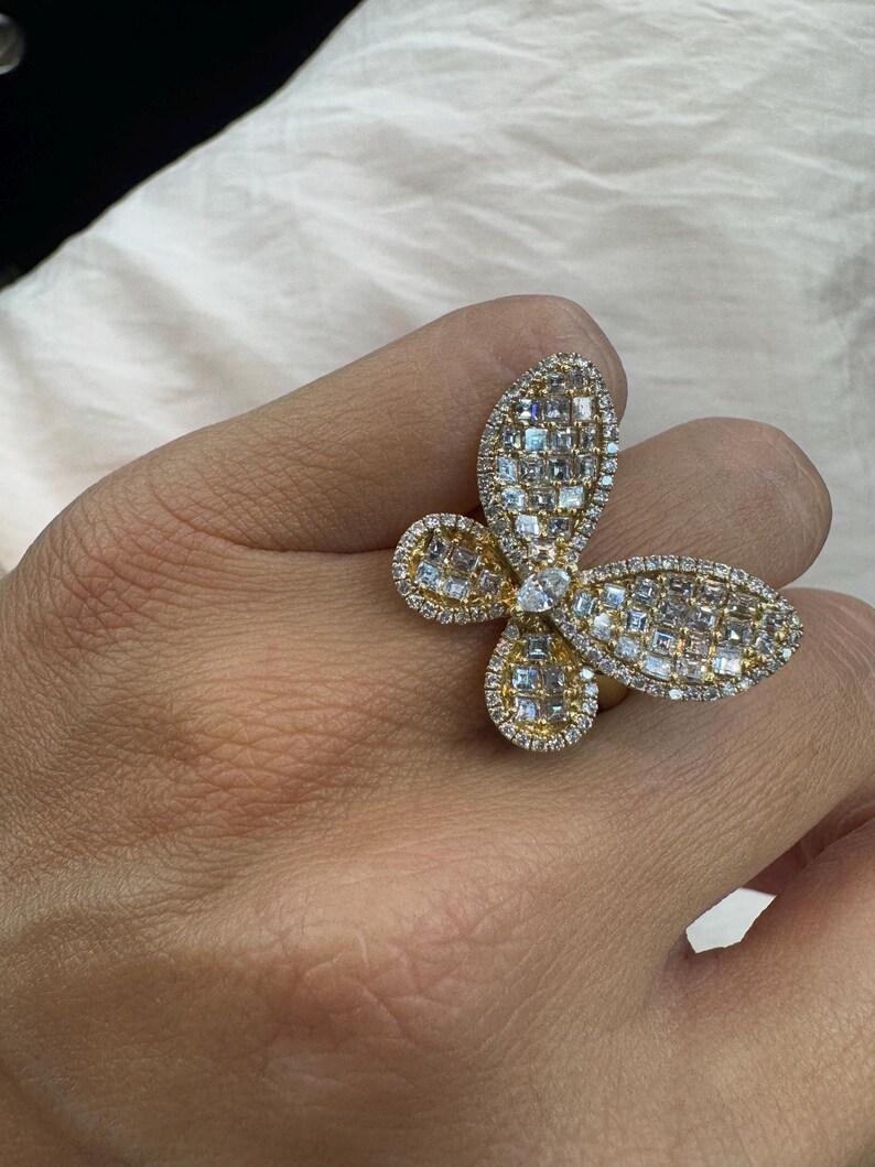Marquise Assher Cut & Round Diamond Butterfly Cocktail Ring 1.70 CTS 18KT Gold In New Condition For Sale In New York, NY