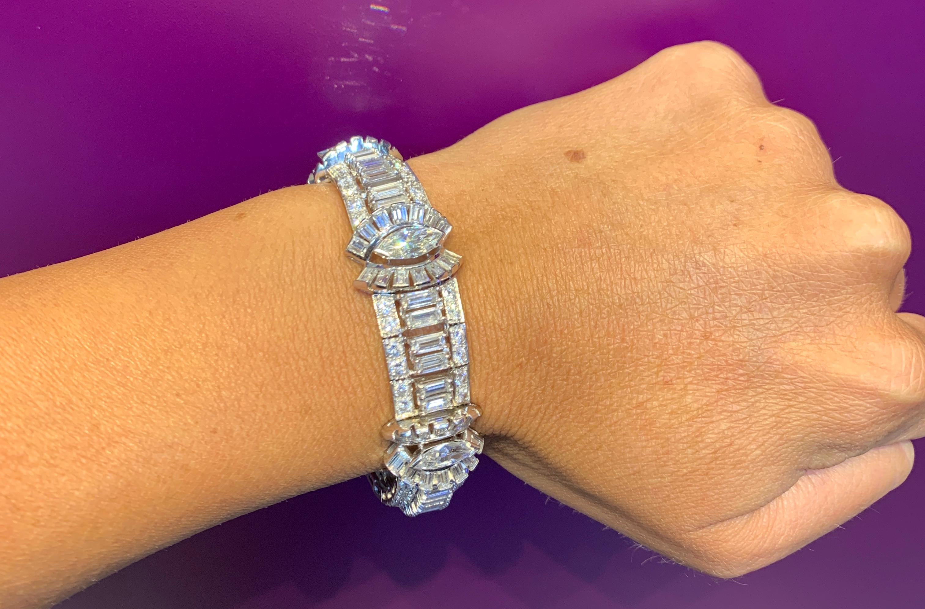 Dreireihiges Armband mit Diamanten im Marquise- und Baguetteschliff (Marquiseschliff) im Angebot