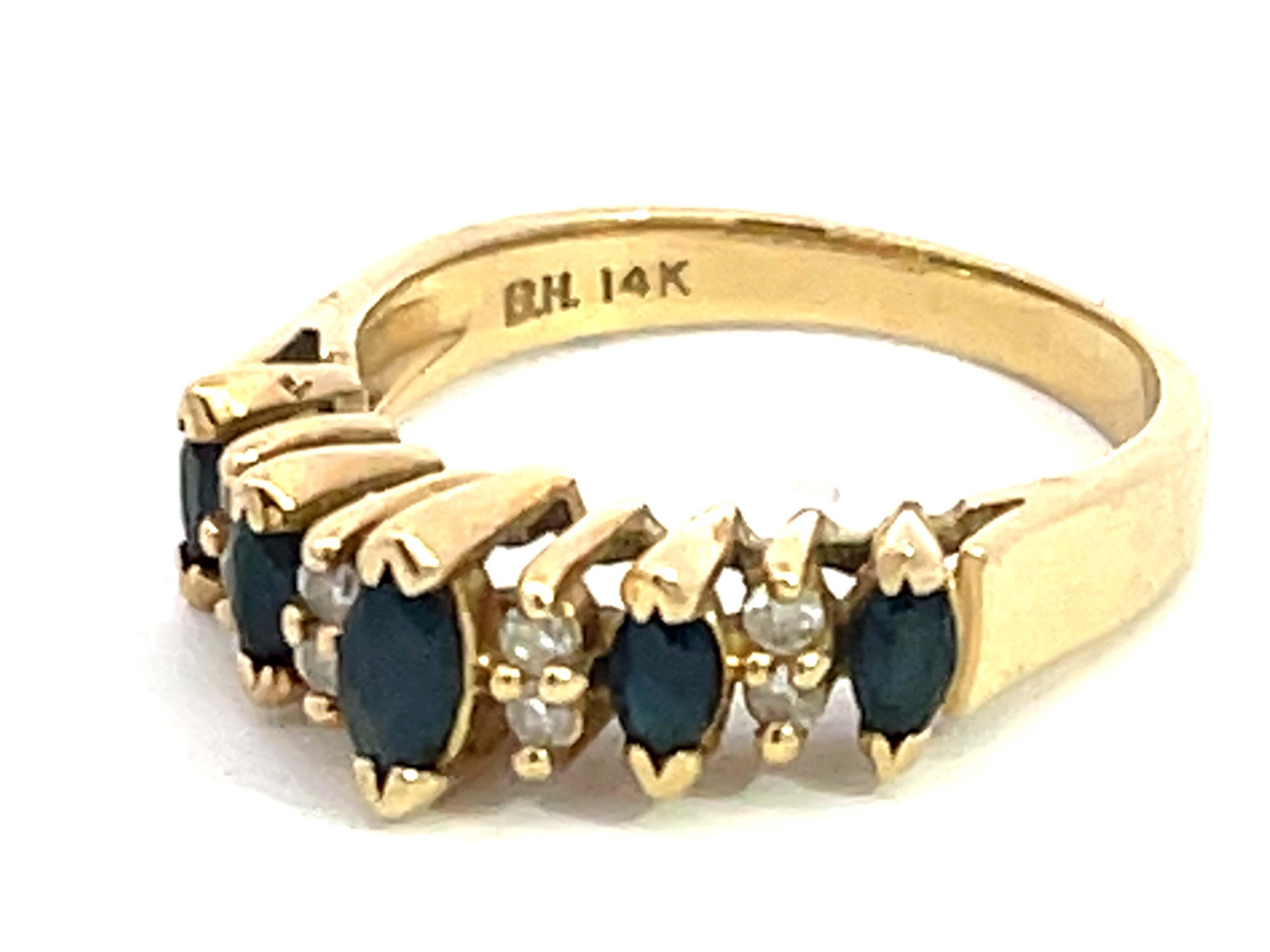 Taille ronde Bague en or jaune 14k avec saphir bleu marquis et diamant en vente