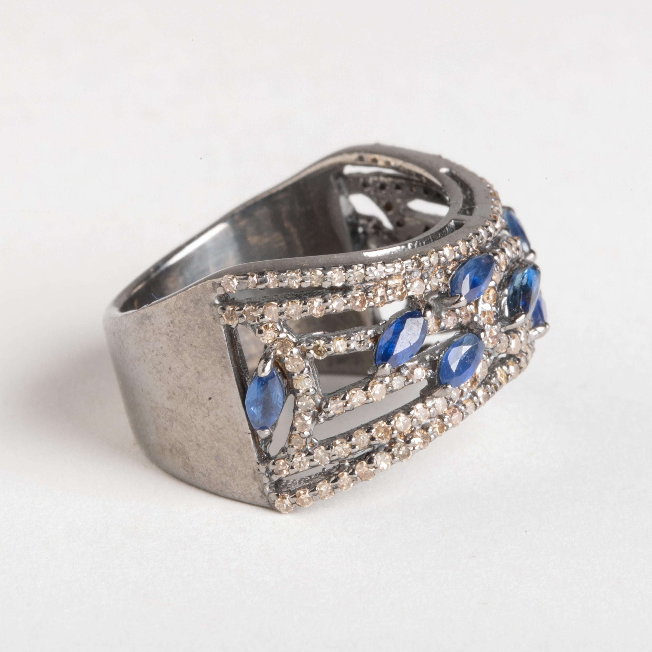 Ring mit blauem Marquise-Saphir und Diamant im Zustand „Hervorragend“ im Angebot in Nantucket, MA