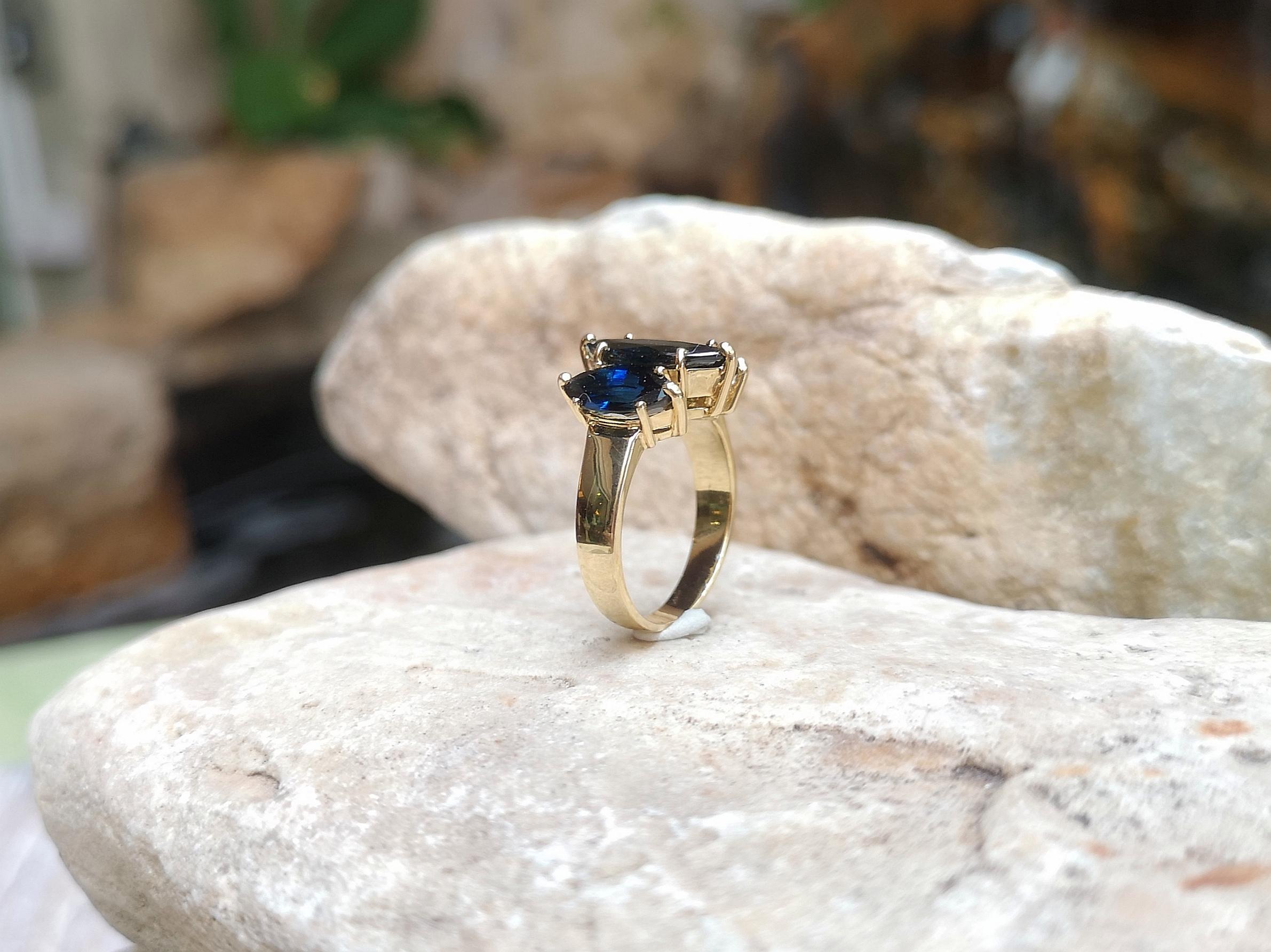 Marquise Blue Sapphire Ring Set in 18 Karat Gold Settings For Sale 3
