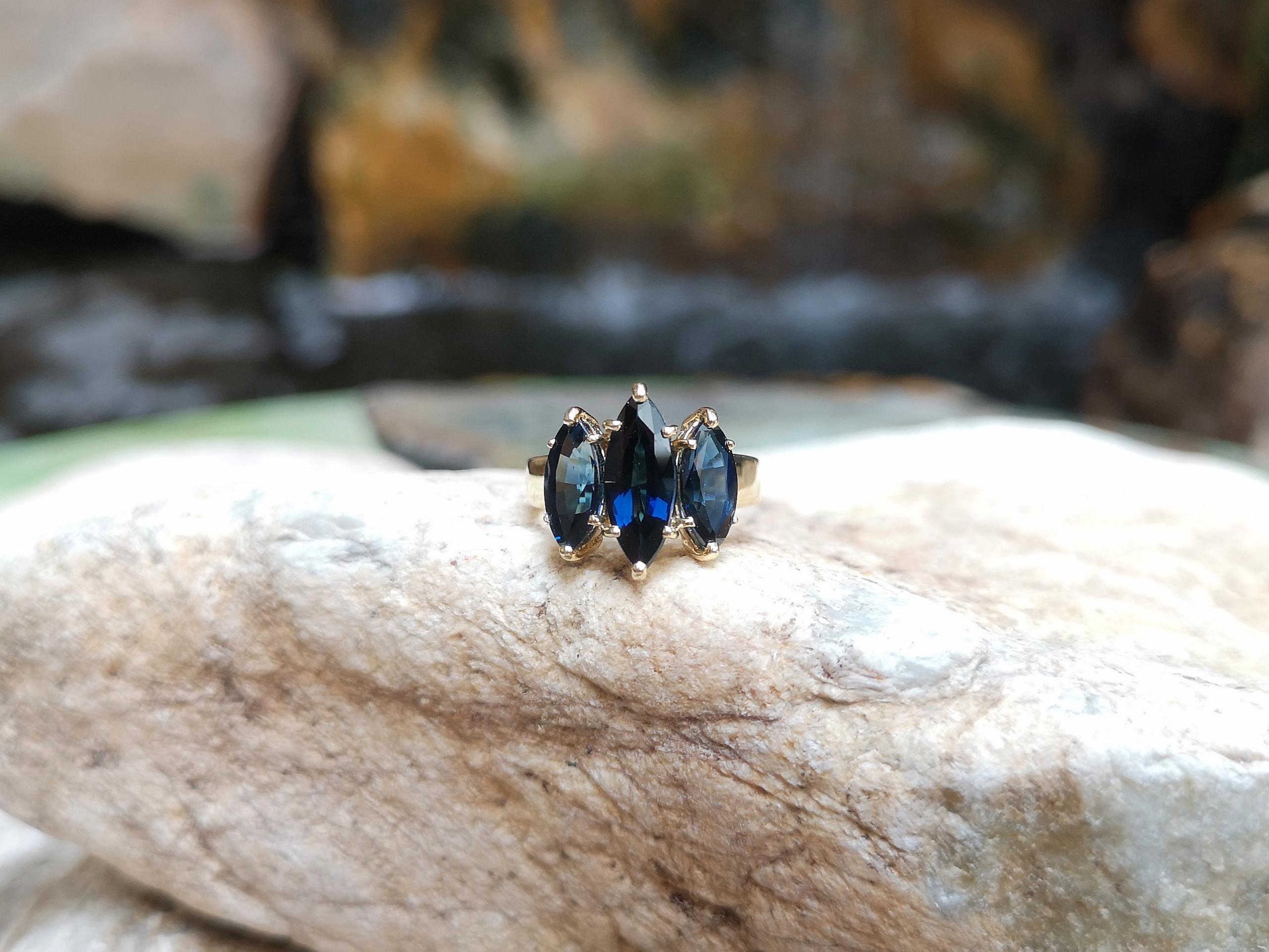 Marquise Blue Sapphire Ring Set in 18 Karat Gold Settings In New Condition For Sale In Bangkok, TH
