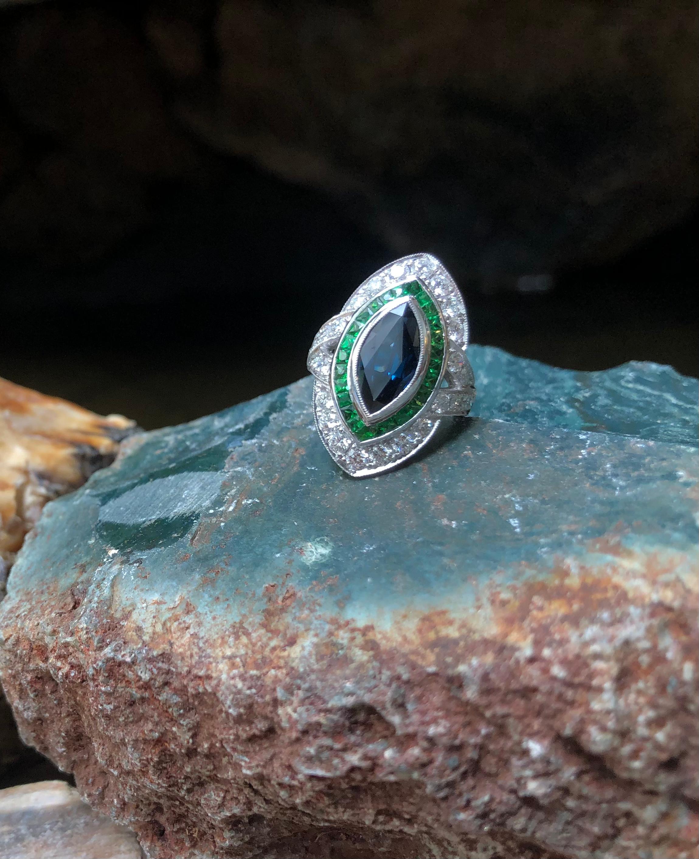 Marquise Blue Sapphire, Tsavorite, Diamond 1.24 Carat Ring in 18K Gold Settings For Sale 11