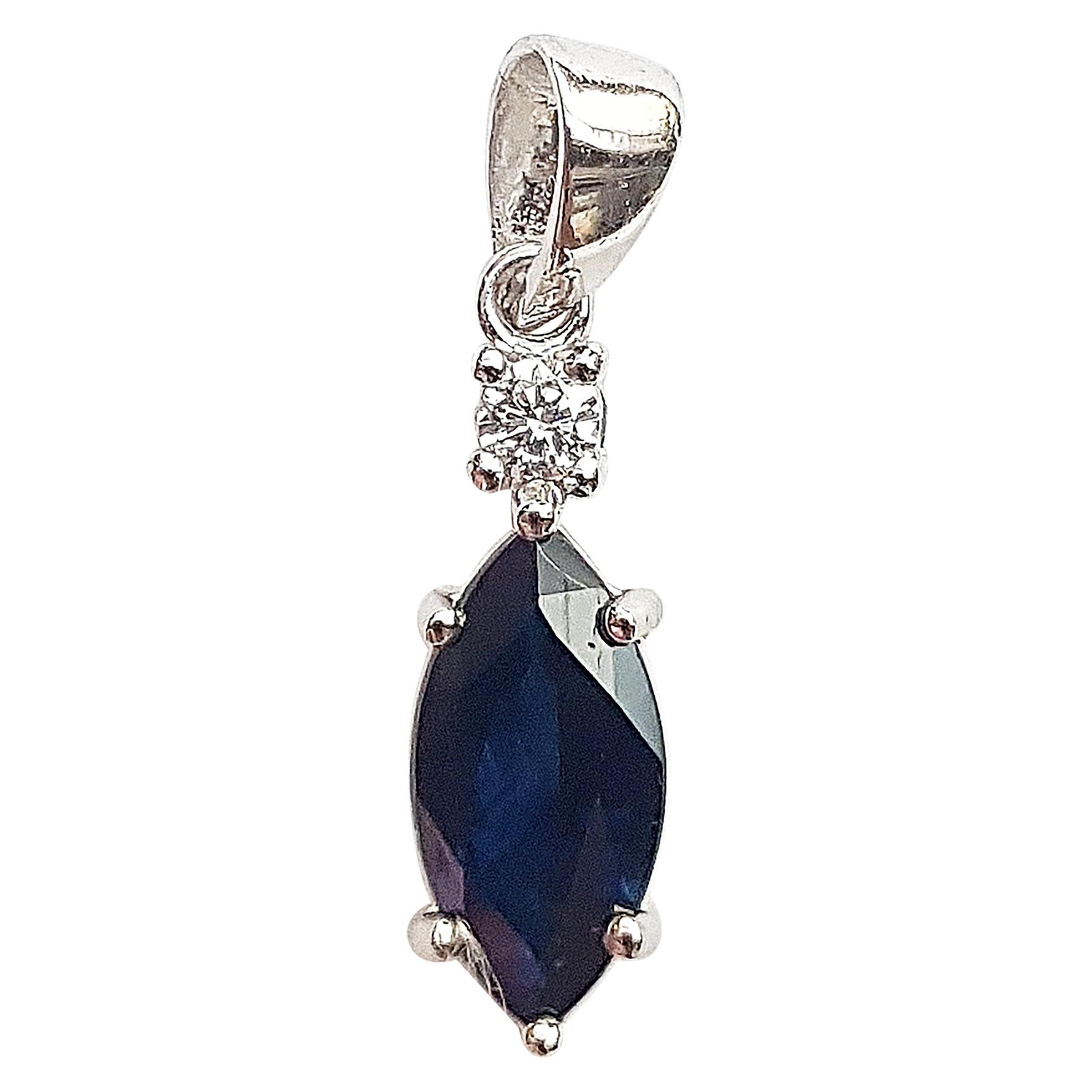 Pendentif en or blanc 18 carats serti d'un saphir bleu marquise et de diamants