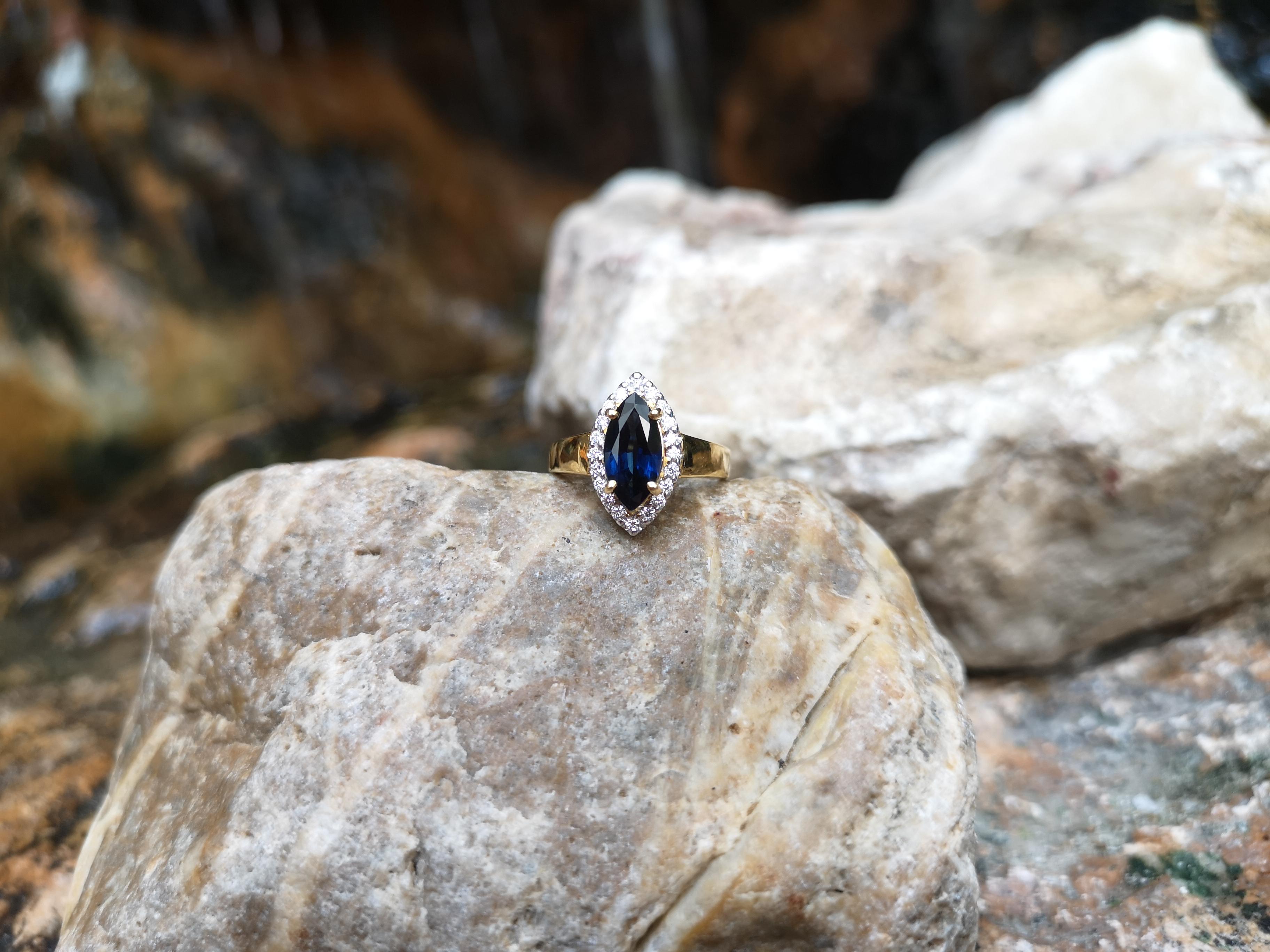 Marquise Blue Sapphire with Diamond Ring Set in 18 Karat Gold Settings In New Condition For Sale In Bangkok, TH