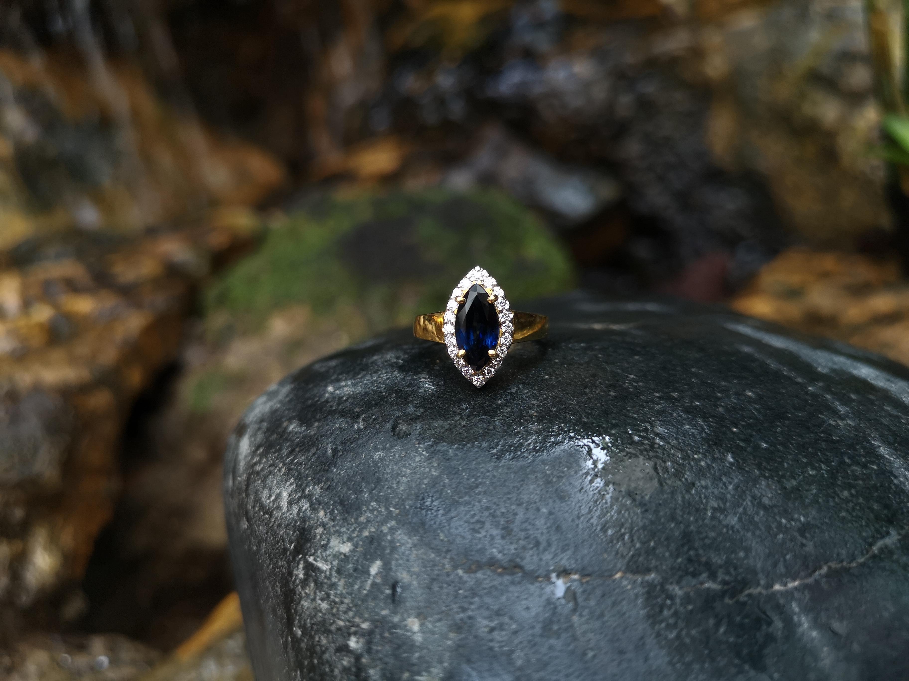 Marquise Blue Sapphire with Diamond Ring Set in 18 Karat Gold Settings For Sale 1