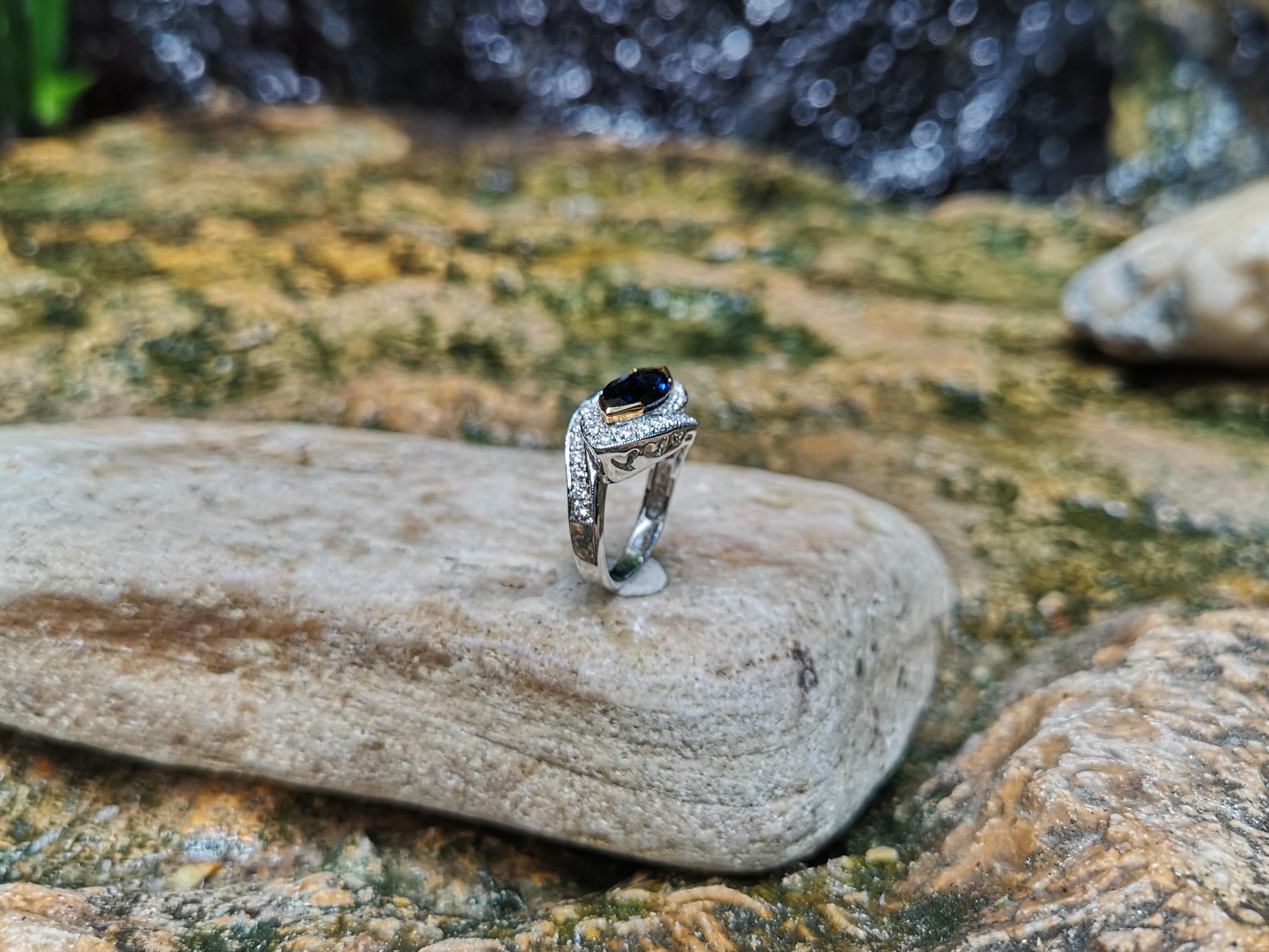 Ring mit blauem Marquise-Saphir und Diamant in 18 Karat Weißgoldfassung im Angebot 5