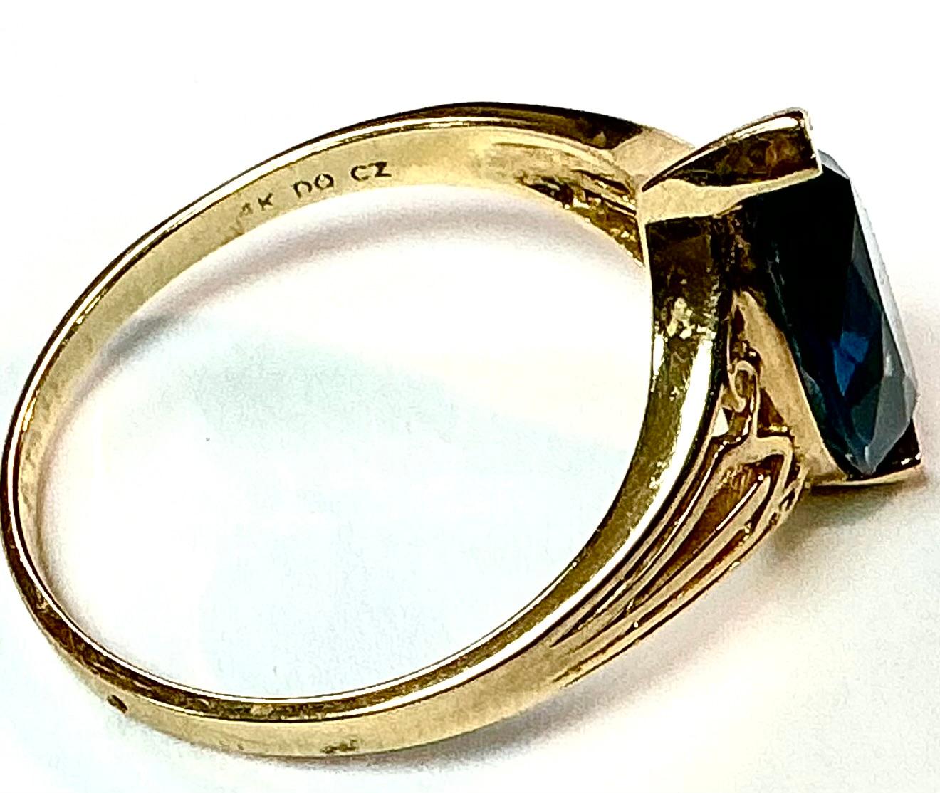 Modern Marquise Blue Topaz 14K Yellow Gold Ring For Sale