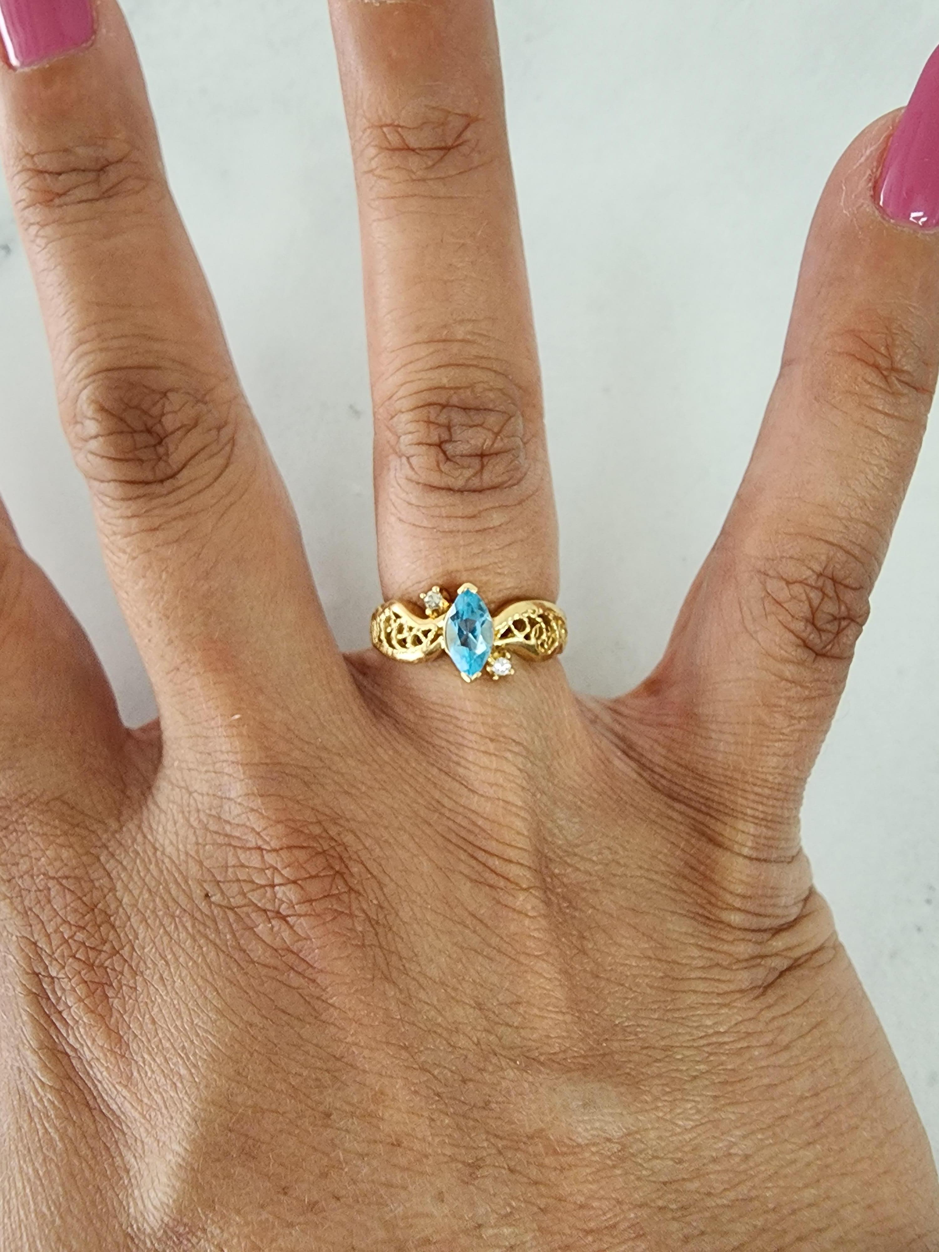 ♥ Produktübersicht ♥

Hauptstein: Blauer Topas & Diamant
Band MATERIAL: 14k Gelbgold
Stein-Schliff: Marquise/Rund
Breite: 9MM
Gewicht: 4 Gramm

Diamanten und Edelsteine sind natürlich. Nicht verbessert, simuliert oder im Labor hergestellt. 
