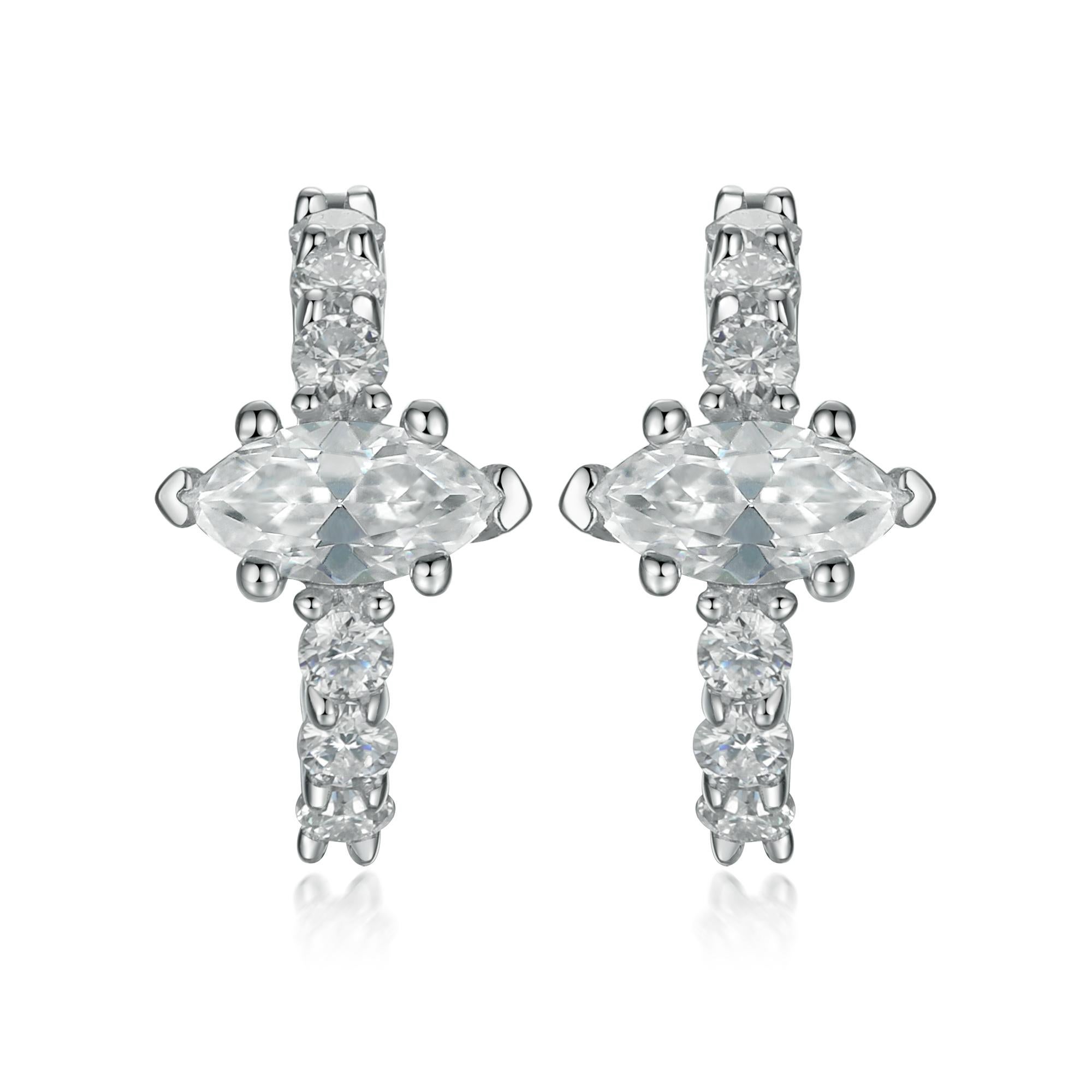 Pendientes Huggie de Diamantes en Oro de 14K con Centro Marquesa Cultivado en Laboratorio Moderno en venta