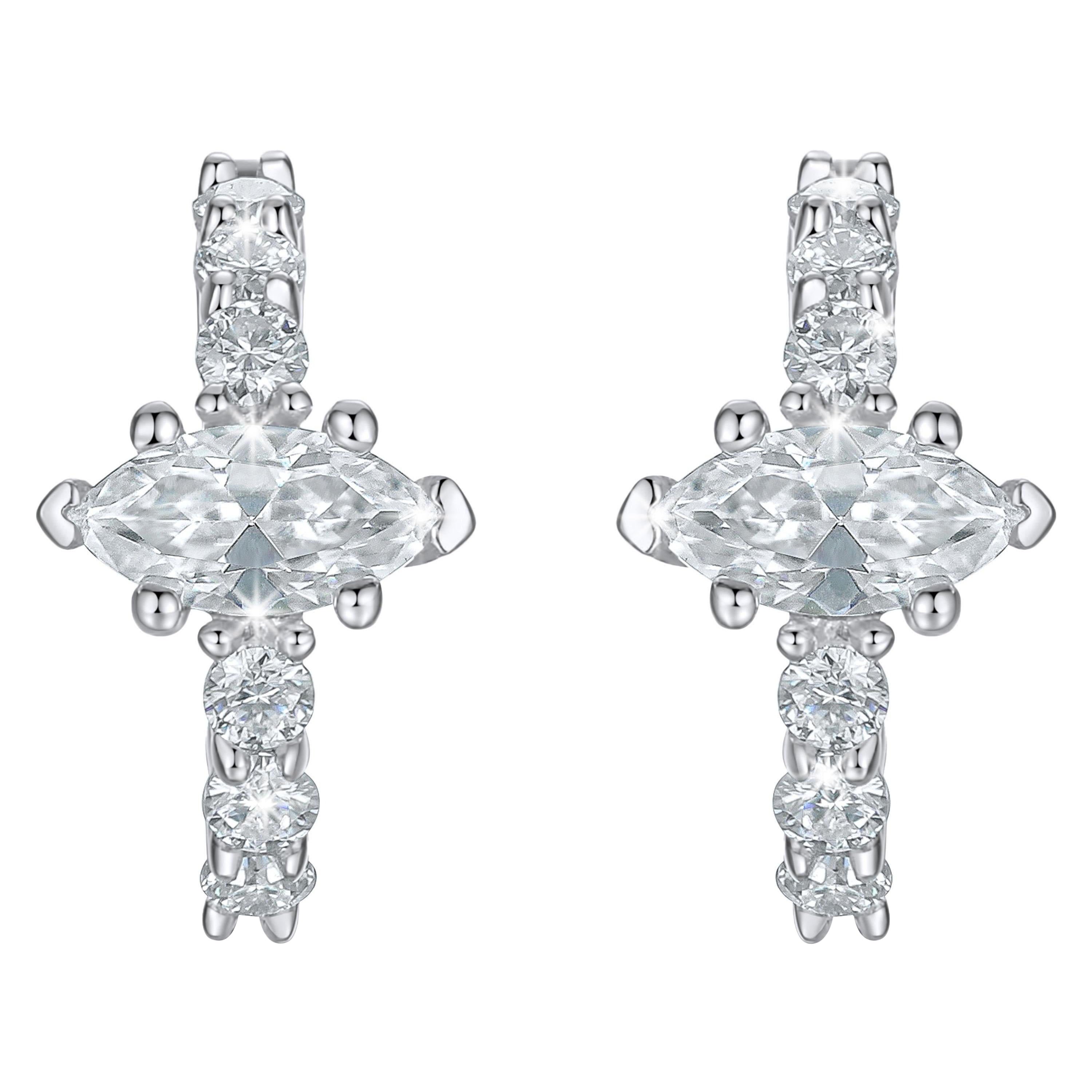 Pendientes Huggie de Diamantes en Oro de 14K con Centro Marquesa Cultivado en Laboratorio en venta