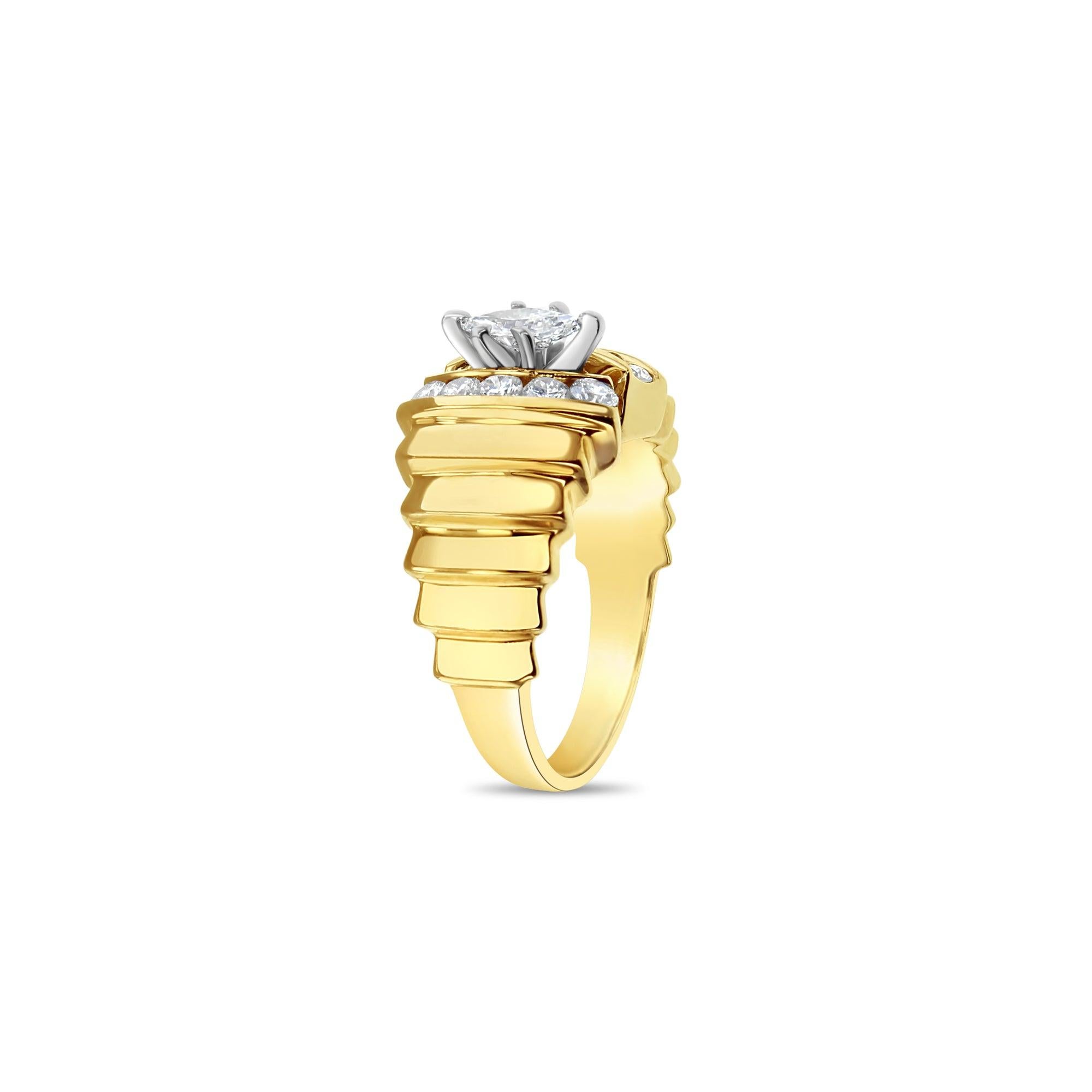 Riepilogo dell'anello  ♥

Pietra principale: Diamante
Circa. Peso in carati: .90cttw
Chiarezza del diamante: VS2
Colore del diamante: G-I
Materiale della fascia: Oro giallo 14k
Taglio della pietra: Marquise e rotonda 
Larghezza: 12 mm
Peso: 6