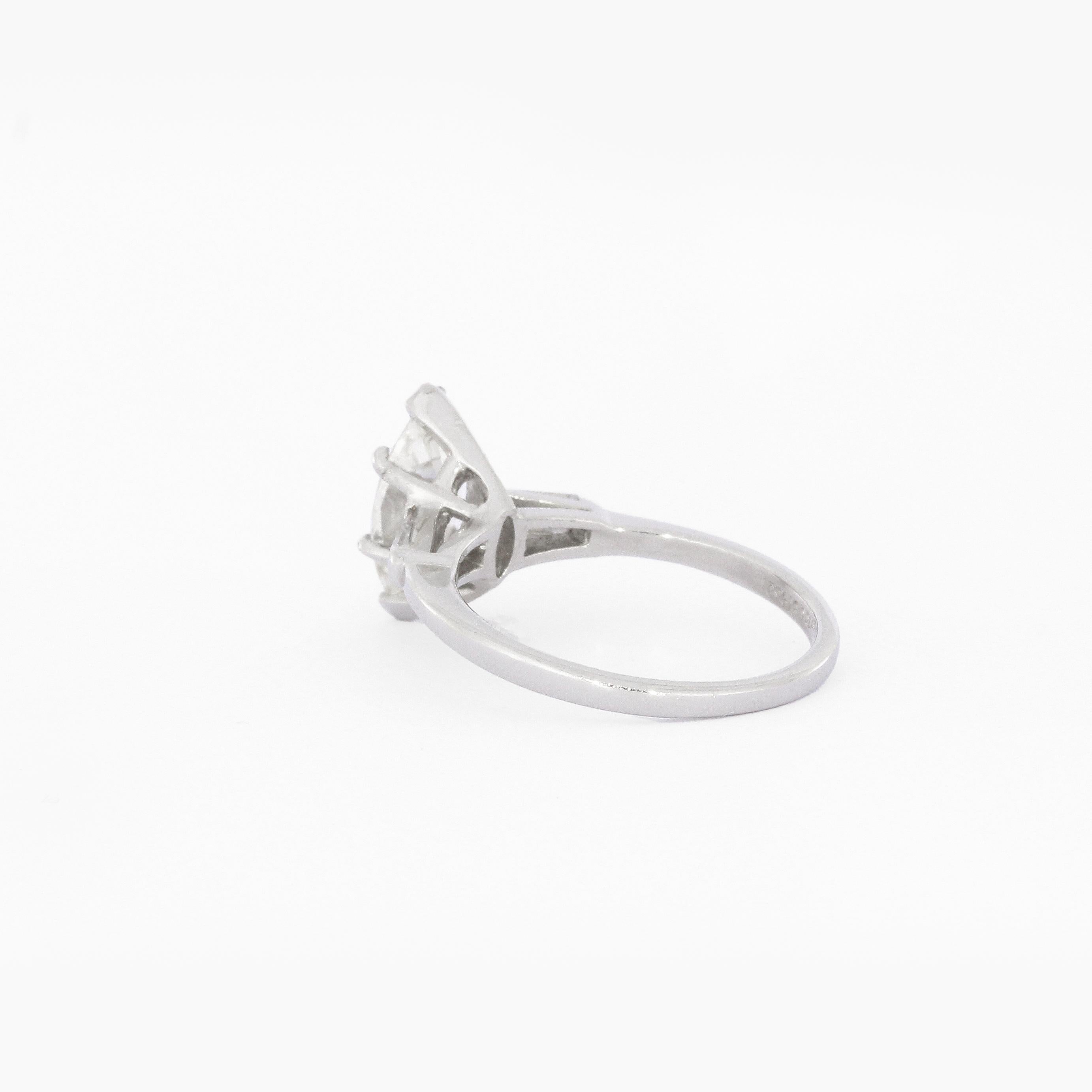 Marquise Cut 1.01 Carat Diamond Solitaire Ring in Platinum In Good Condition For Sale In Berlin, DE