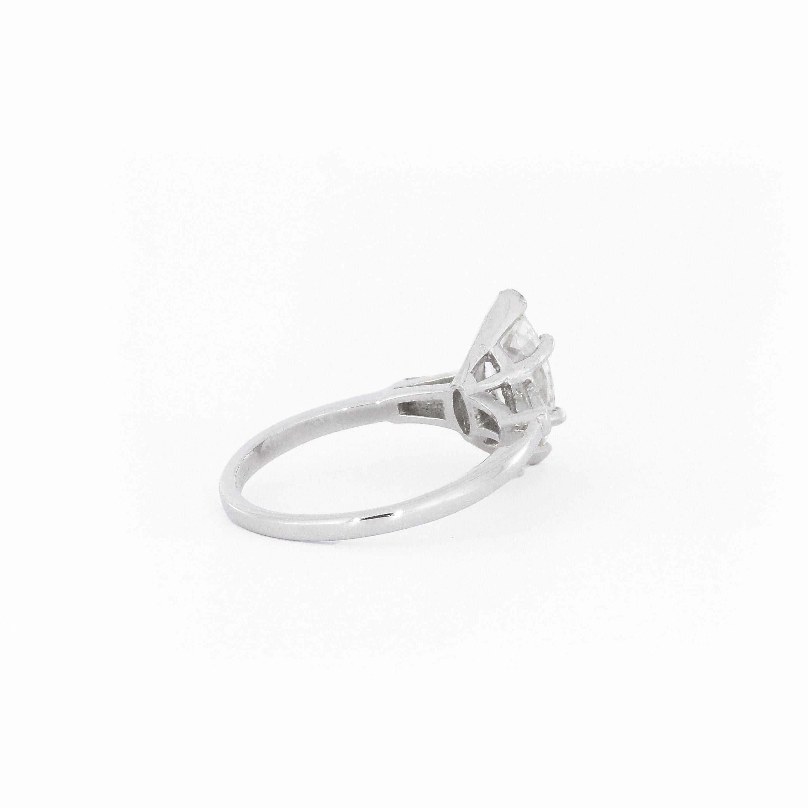 Marquise Cut 1.01 Carat Diamond Solitaire Ring in Platinum For Sale 1