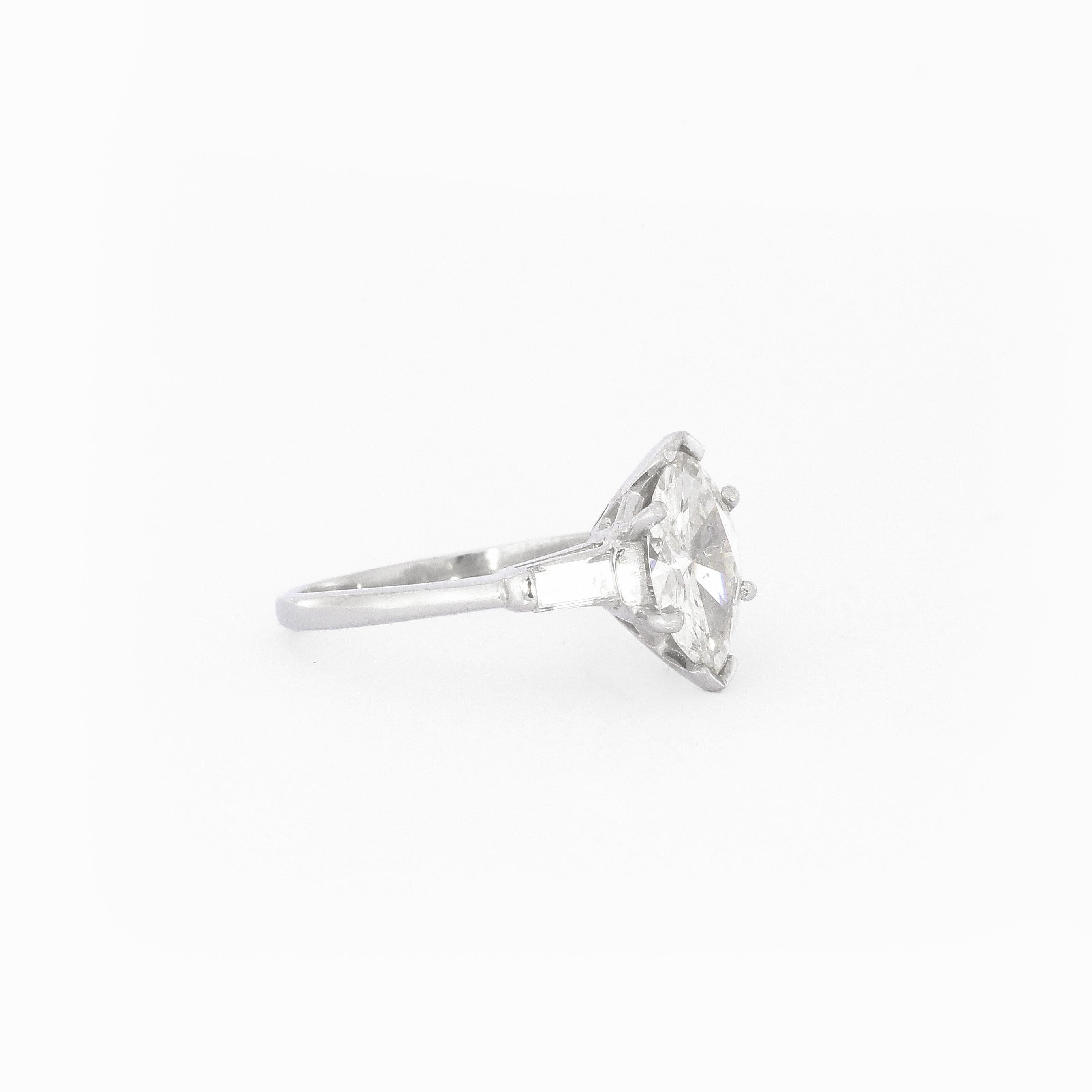 Marquise Cut 1.01 Carat Diamond Solitaire Ring in Platinum For Sale 3