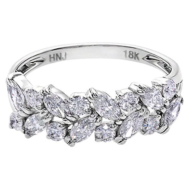 En vente :  Bague de mariage unique en or blanc 18 carats avec diamants taille marquise et diamants ronds taille brillant