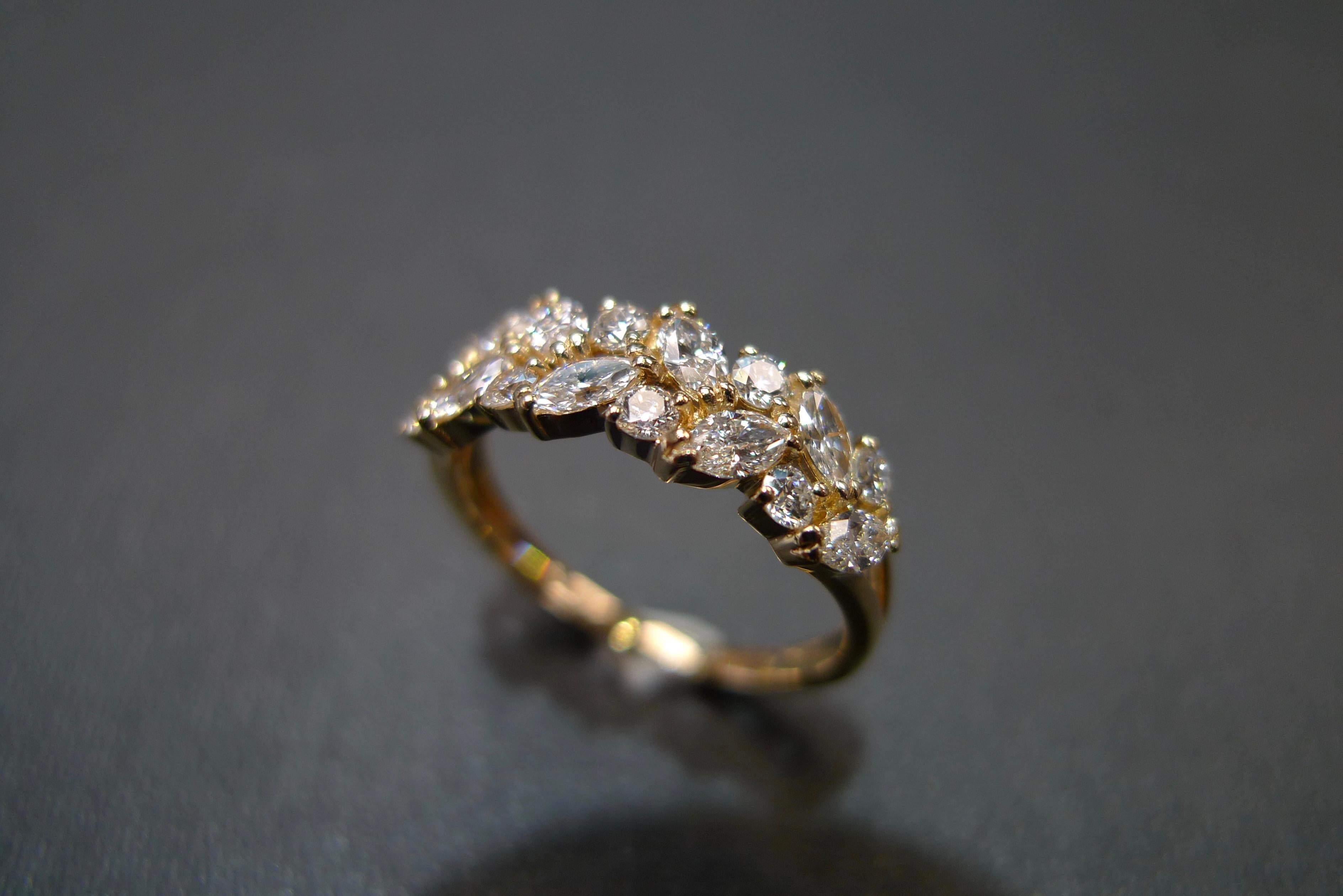 En vente :  Bague de mariage unique en or jaune 18 carats avec diamants taille marquise et diamants ronds taille brillant 2