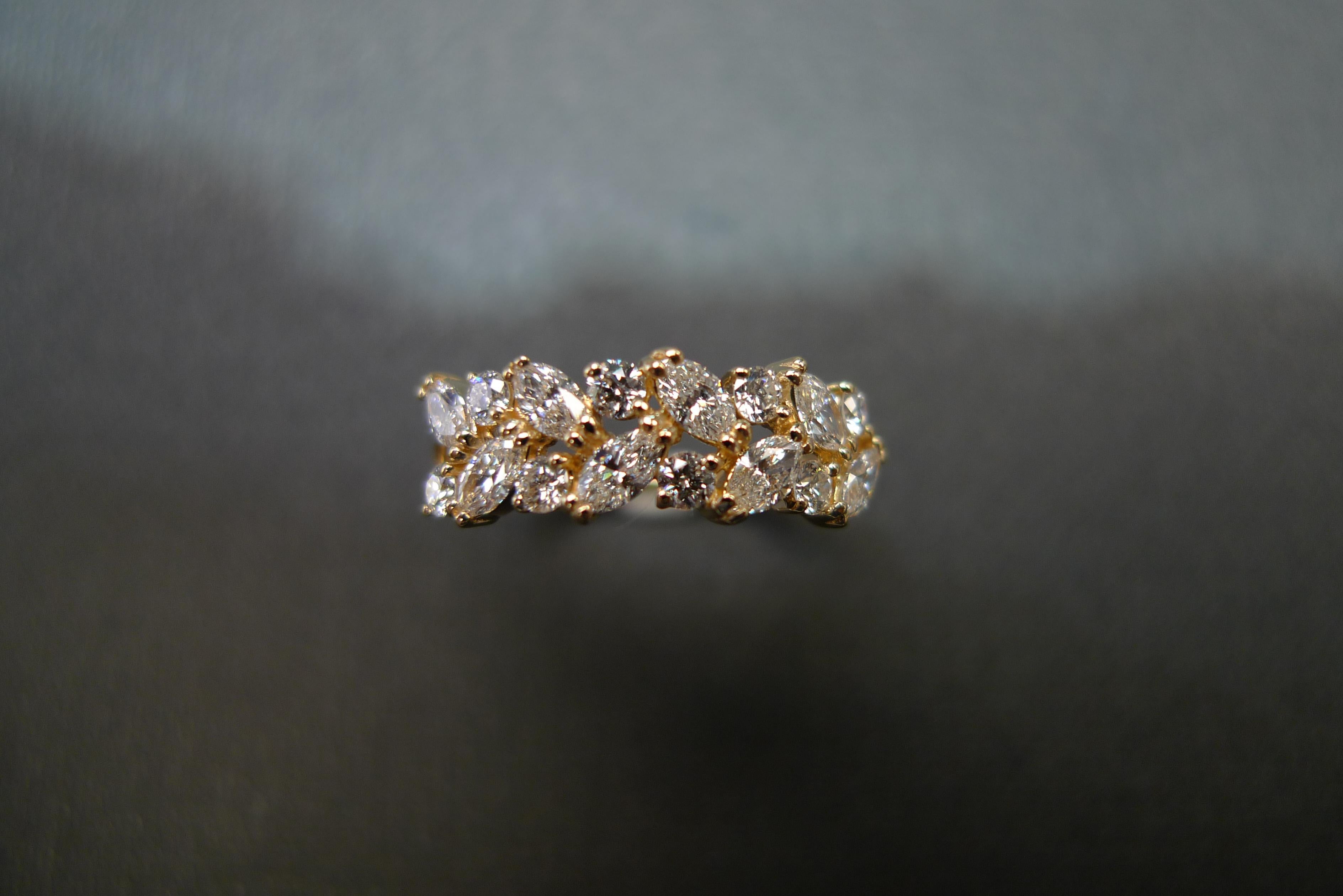 En vente :  Bague de mariage unique en or jaune 18 carats avec diamants taille marquise et diamants ronds taille brillant 4