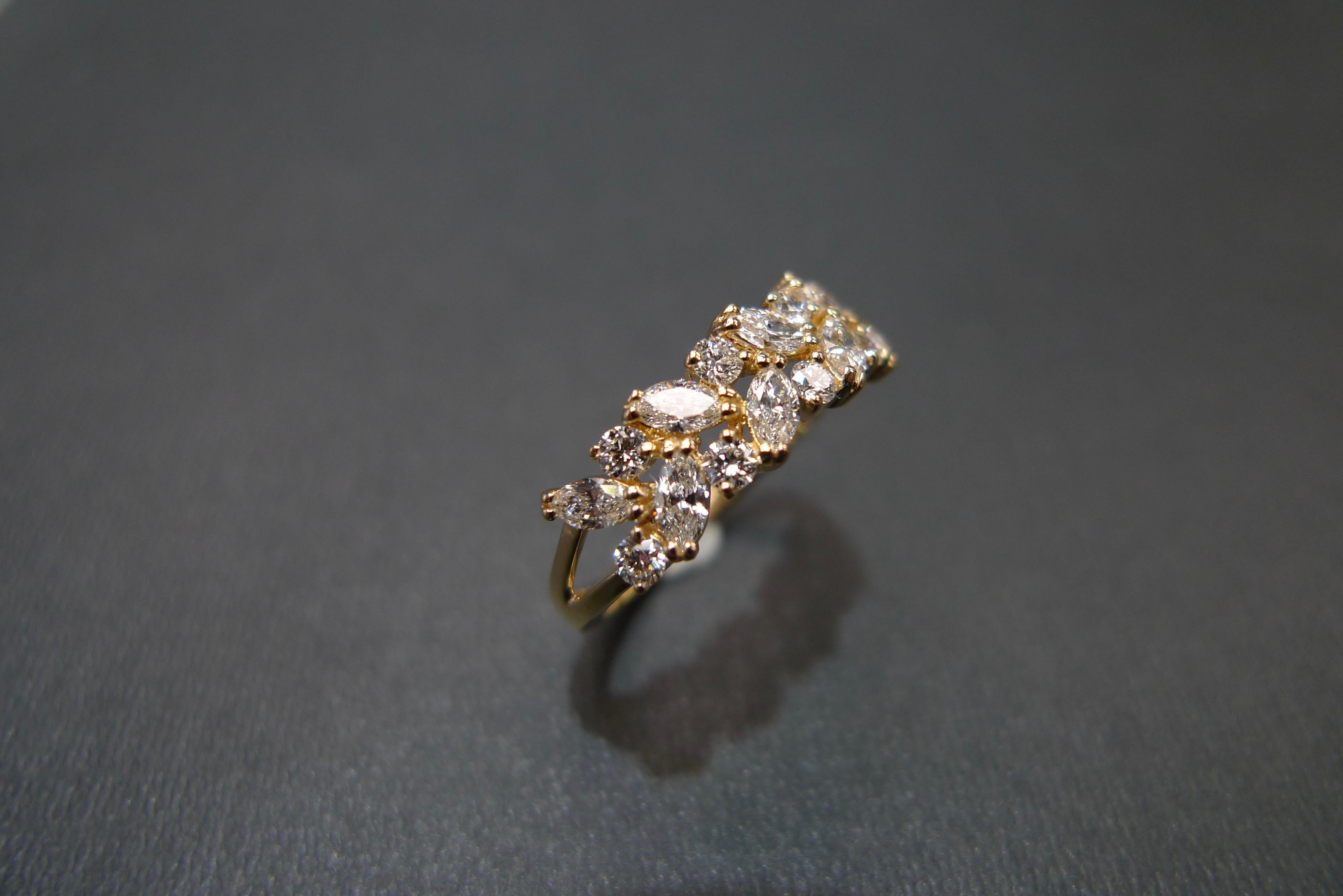 En vente :  Bague de mariage unique en or jaune 18 carats avec diamants taille marquise et diamants ronds taille brillant 7