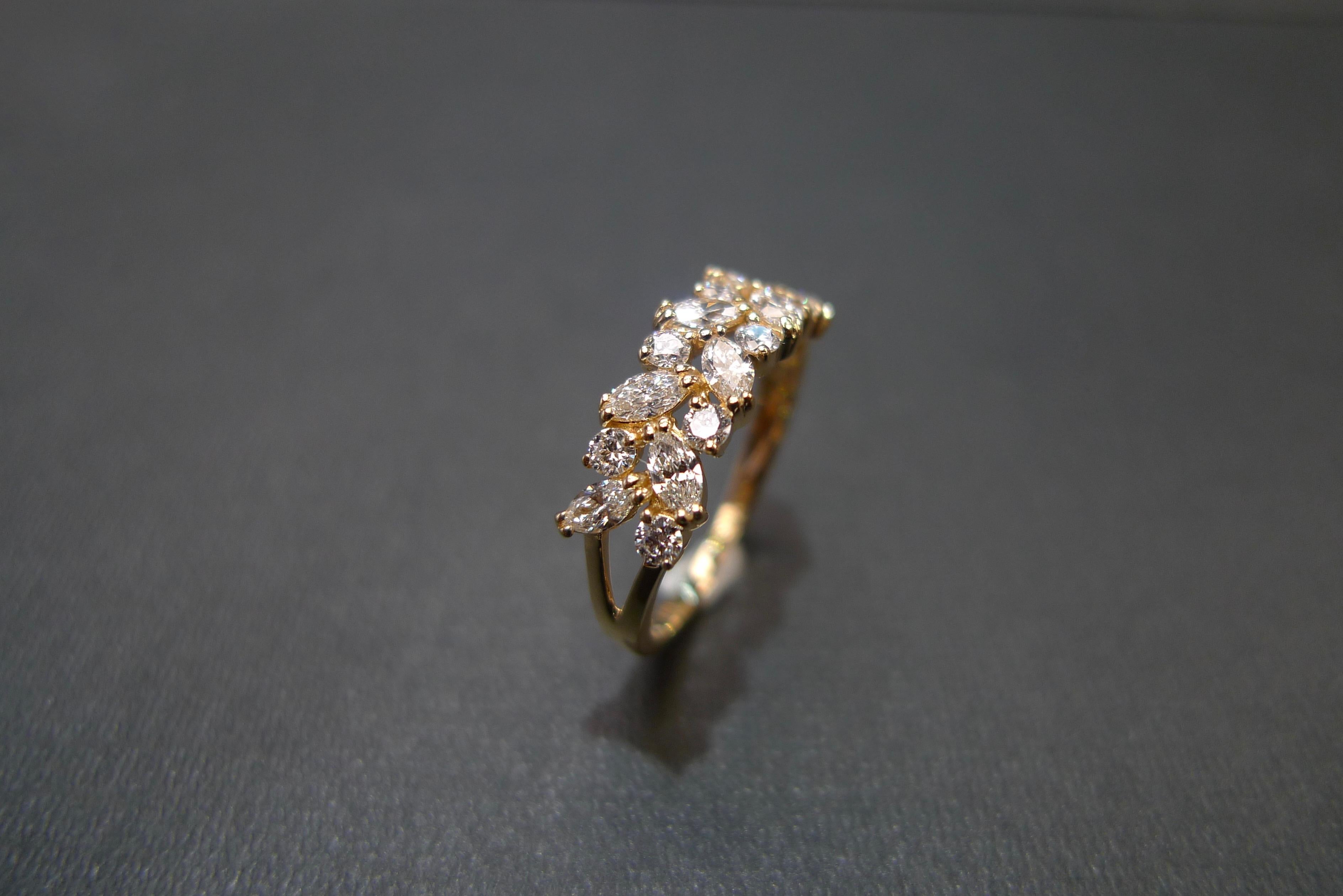 En vente :  Bague de mariage unique en or jaune 18 carats avec diamants taille marquise et diamants ronds taille brillant 8