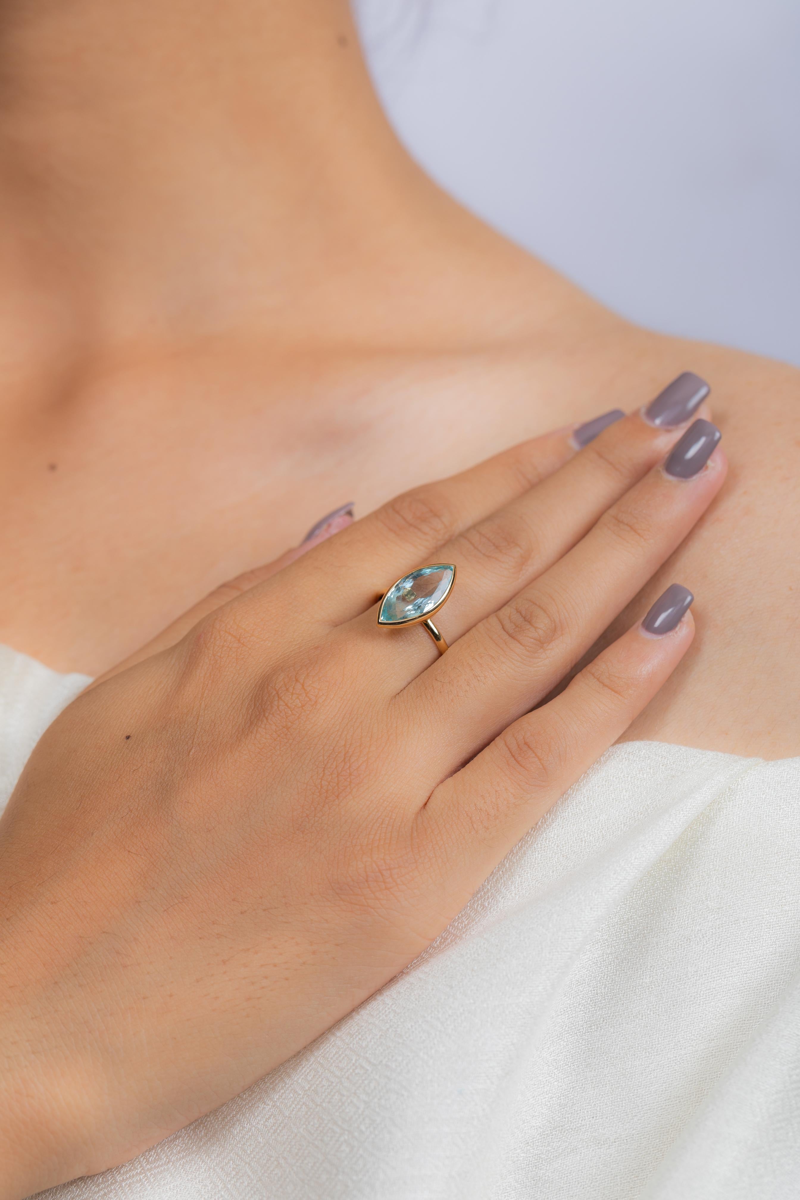 For Sale:  Marquise Cut Aquamarine Cocktail Ring in 18K Yellow Gold  11