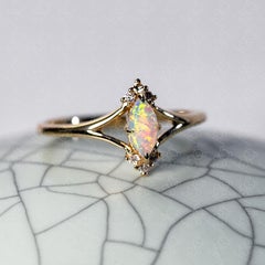 Australischer massiver Opal & Diamantring mit Marquise-Schliff 14K Gelbgold