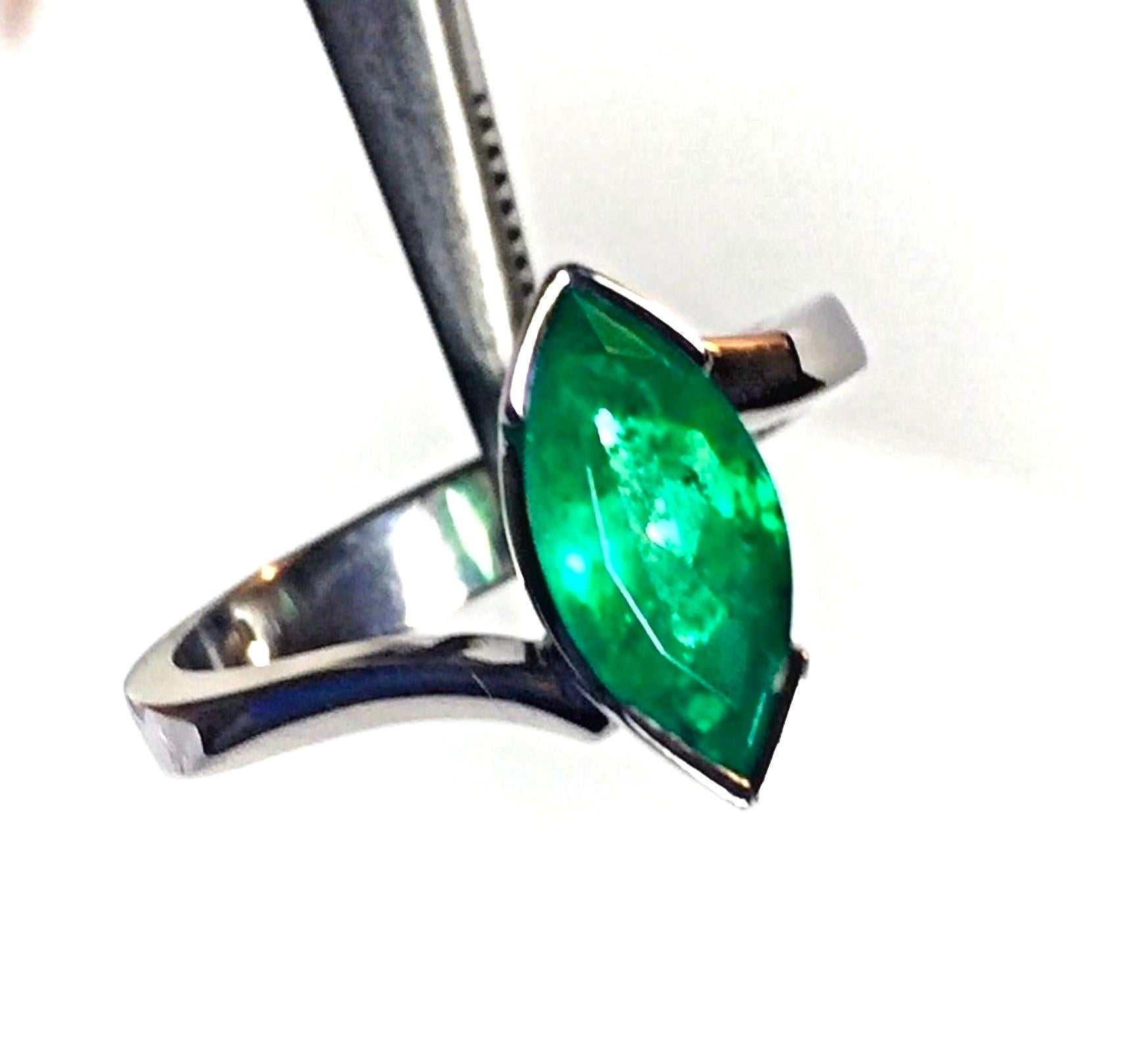 Marquise Cut Colombian Emerald Solitaire Engagement Ring 18 Karat 4