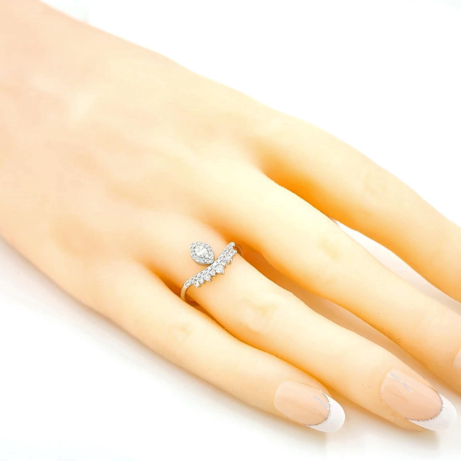Marquiseschliff-Diamant-Cluster-Ring aus 18 Karat Weißgold im Angebot 3