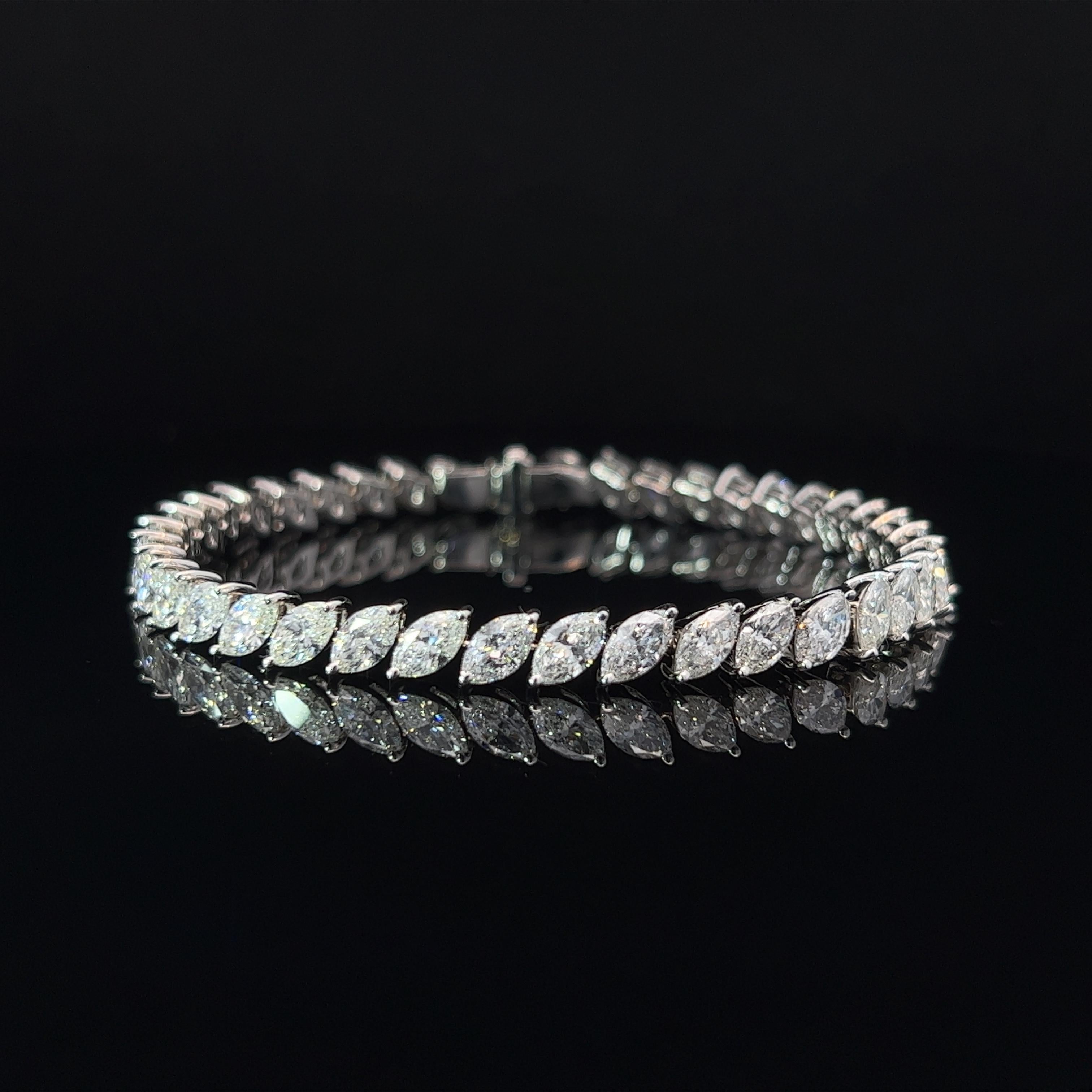 Diagonales Tennisarmband mit Diamanten im Marquise-Schliff in 18KW (12,16ct VS) von Arnav (Moderne)